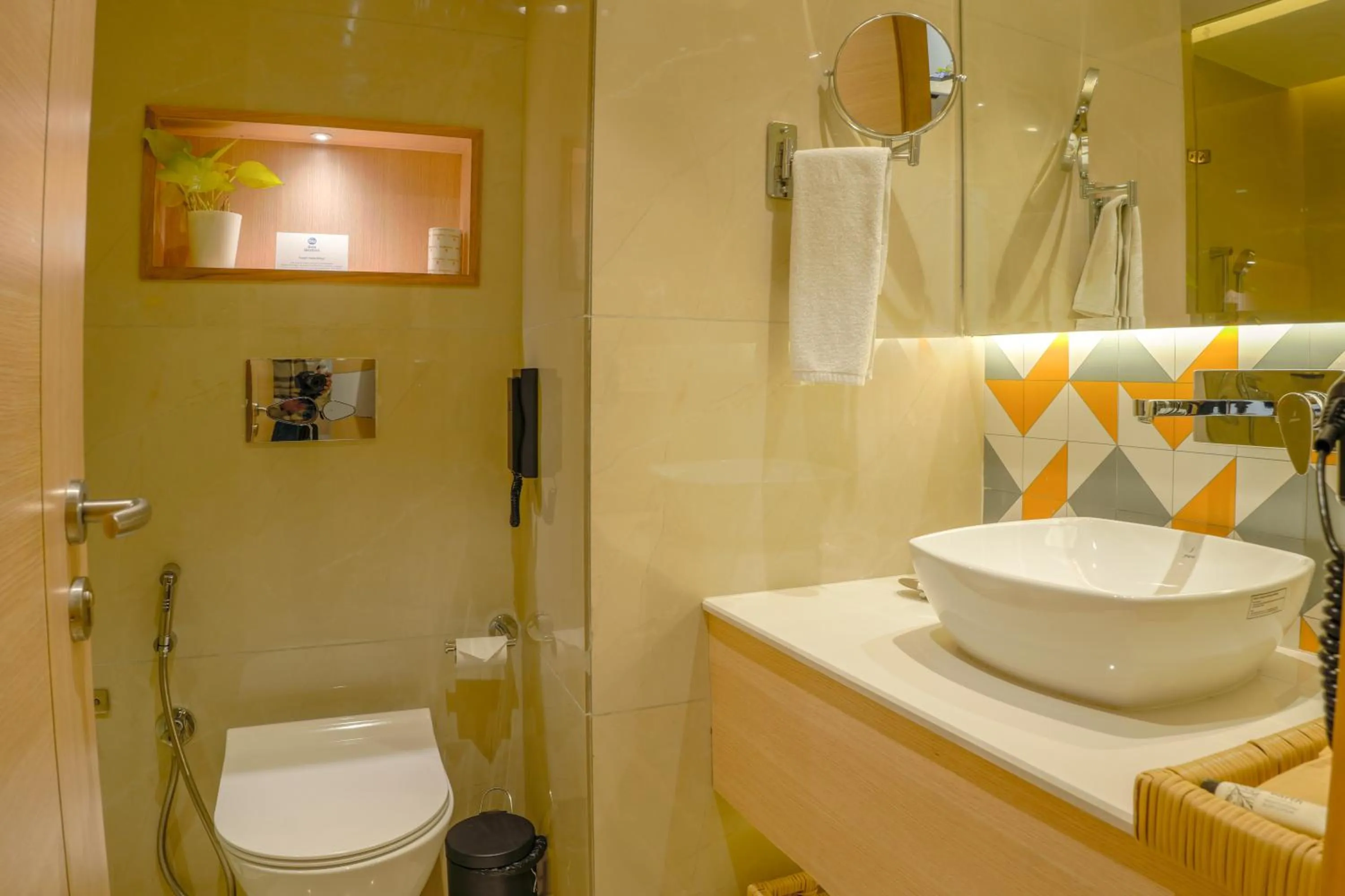 Shower in Best Western AH1 Amritsar