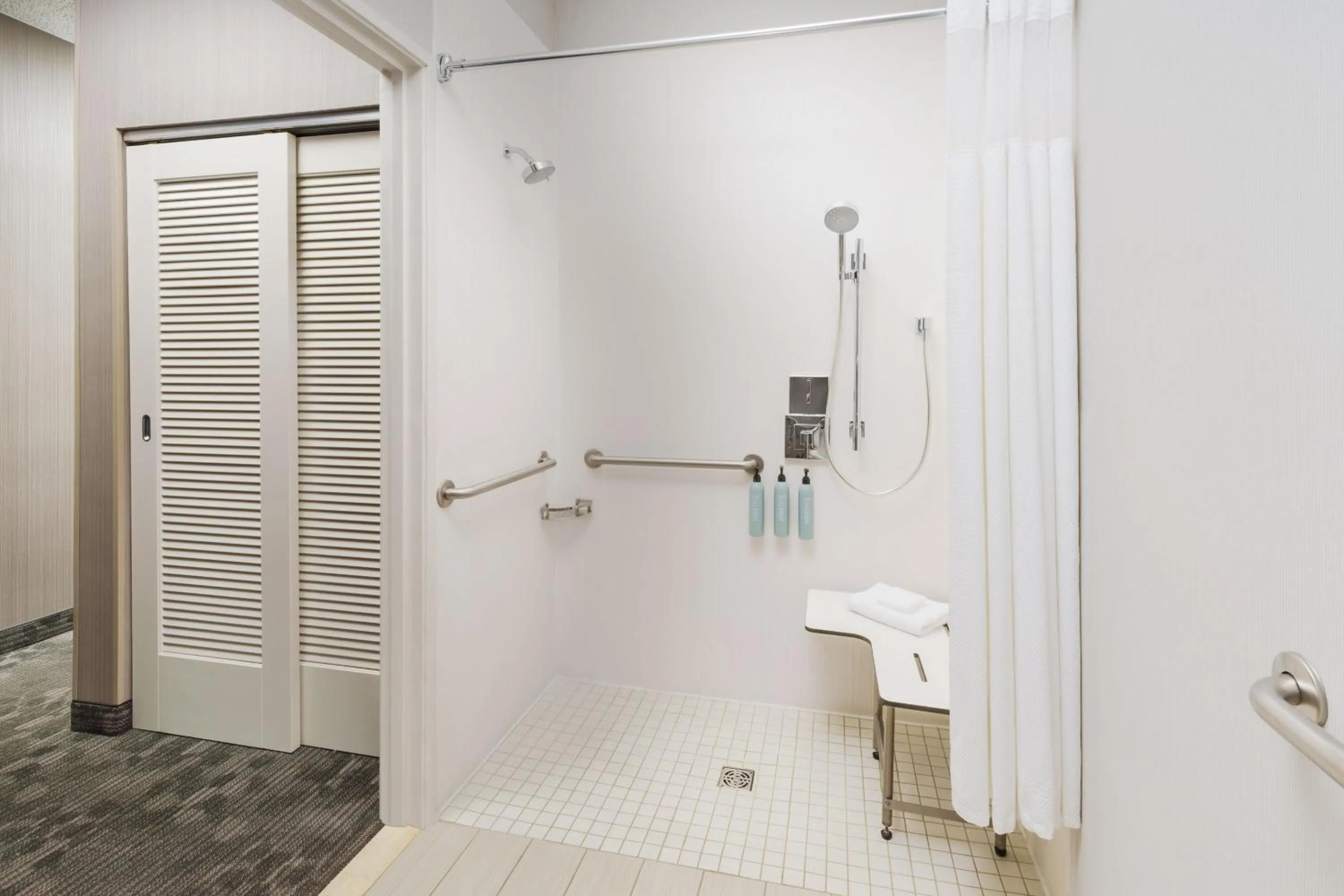 Bathroom in Courtyard by Marriott Roseville
