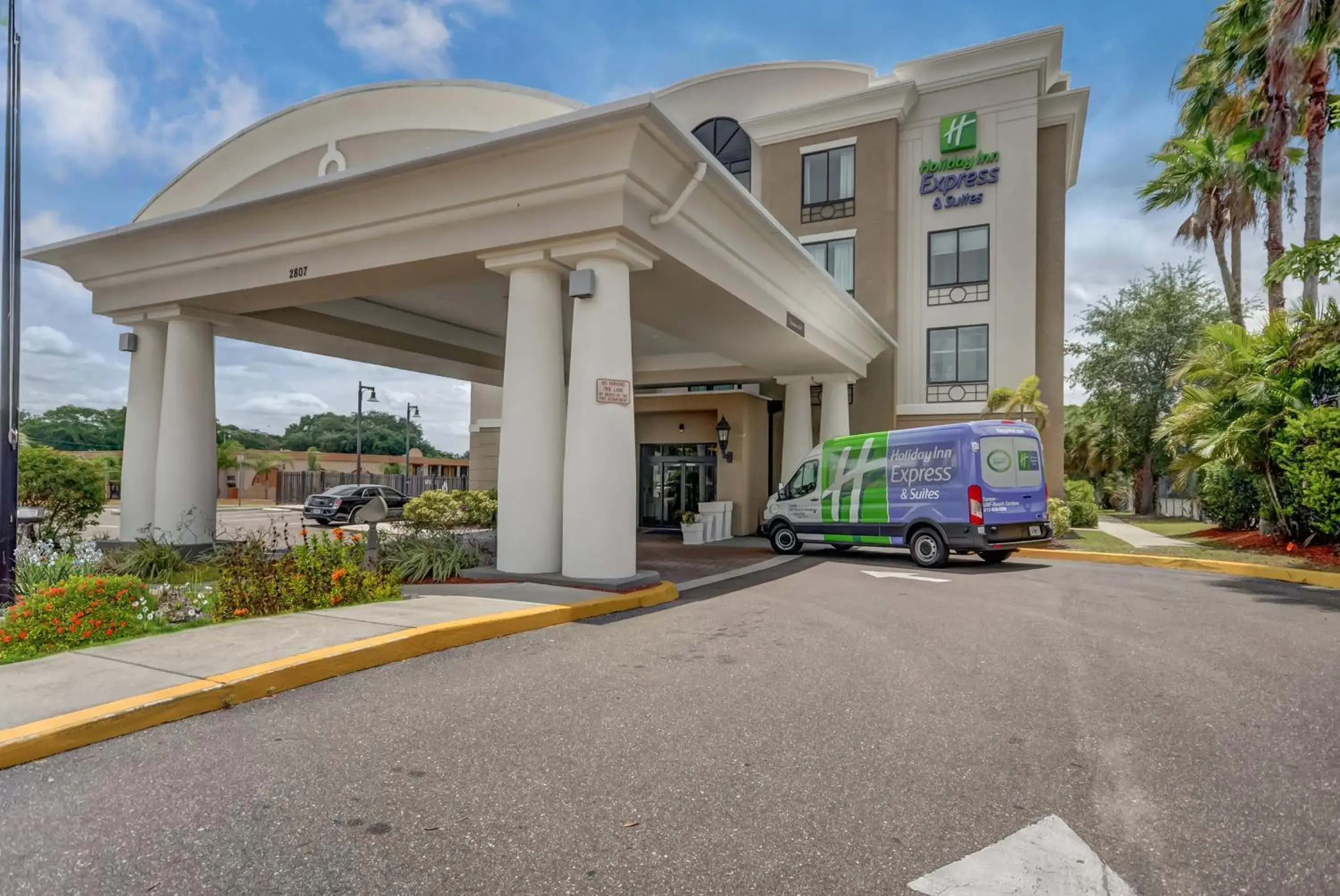 Property building in Holiday Inn Express Hotel & Suites Tampa-USF-Busch Gardens by IHG Property building in Holiday Inn Express Hotel & Suites Tampa-USF-Busch Gardens by IHG
