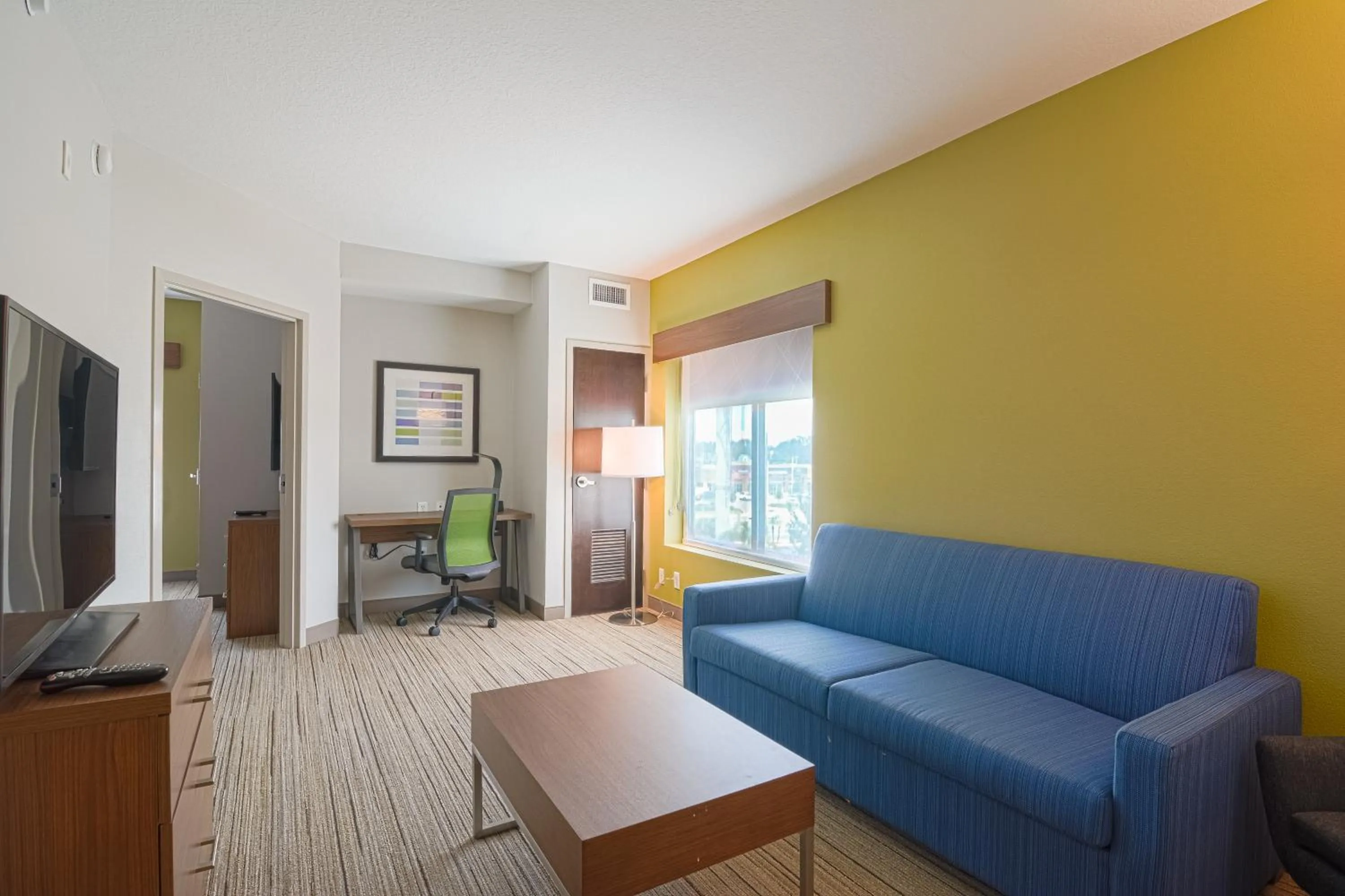 Living room in Holiday Inn Express Hotel & Suites Tampa-USF-Busch Gardens by IHG