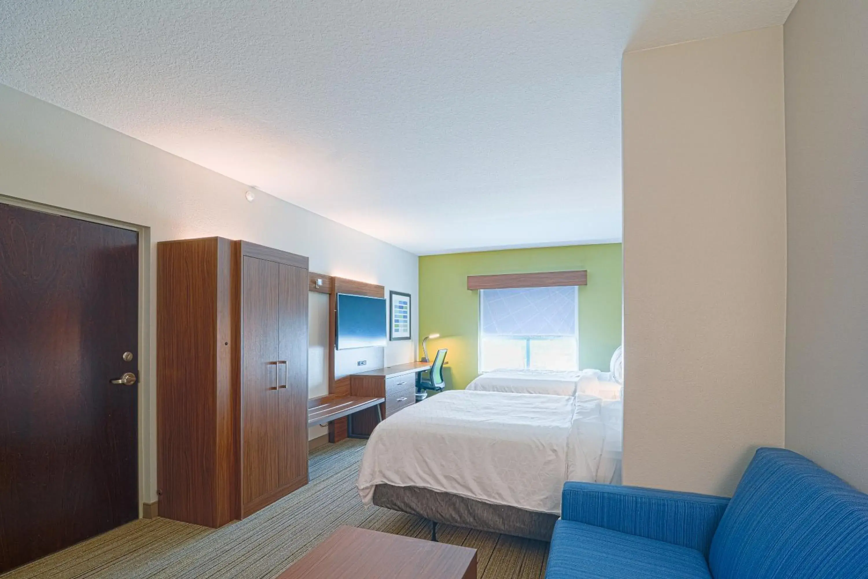 Queen Suite in Holiday Inn Express Hotel & Suites Tampa-USF-Busch Gardens by IHG Queen Suite in Holiday Inn Express Hotel & Suites Tampa-USF-Busch Gardens by IHG