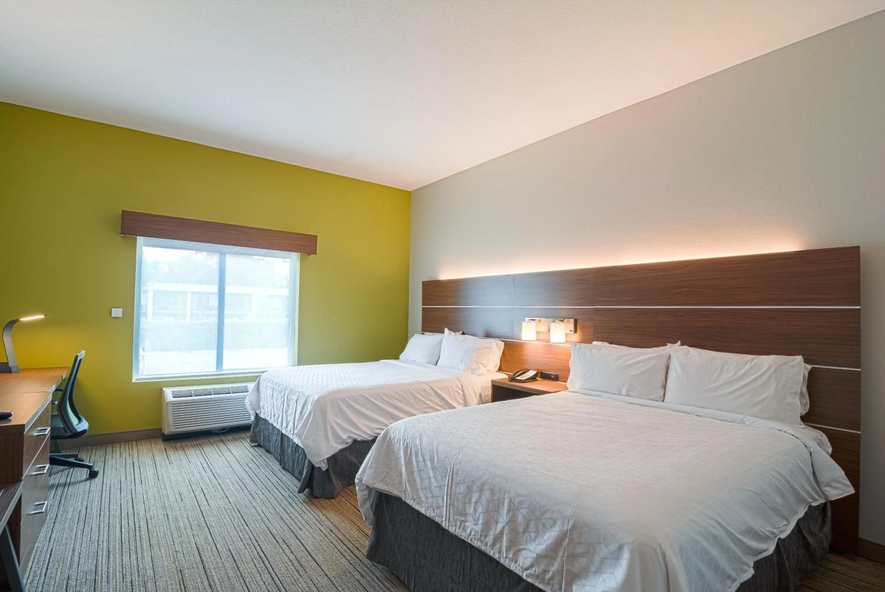 Bed in Holiday Inn Express Hotel & Suites Tampa-USF-Busch Gardens by IHG