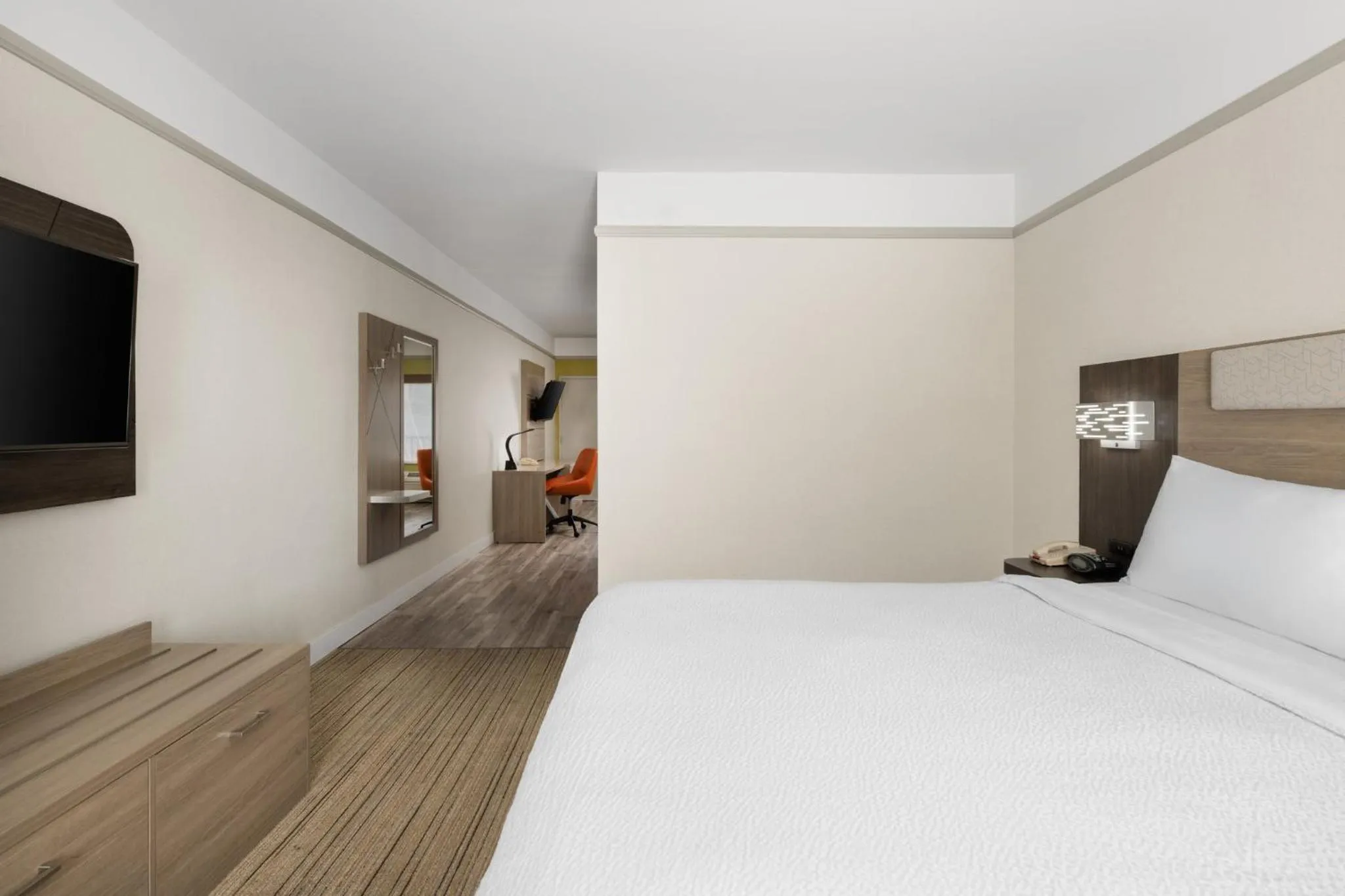 Photo of the whole room, Bed in Holiday Inn Express Hotel & Suites San Dimas by IHG