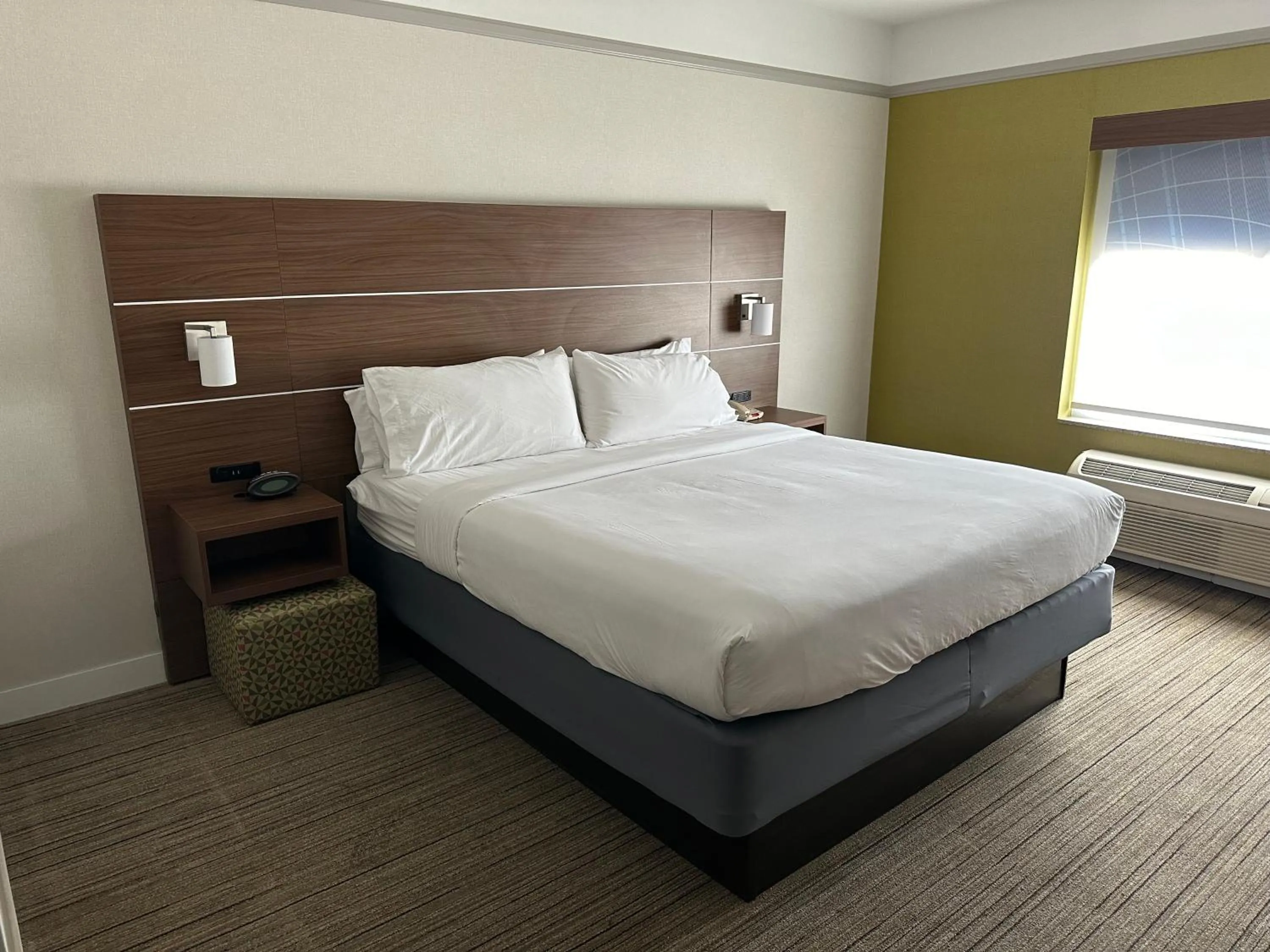 Bedroom, Bed in Holiday Inn Express Hotel & Suites San Dimas by IHG