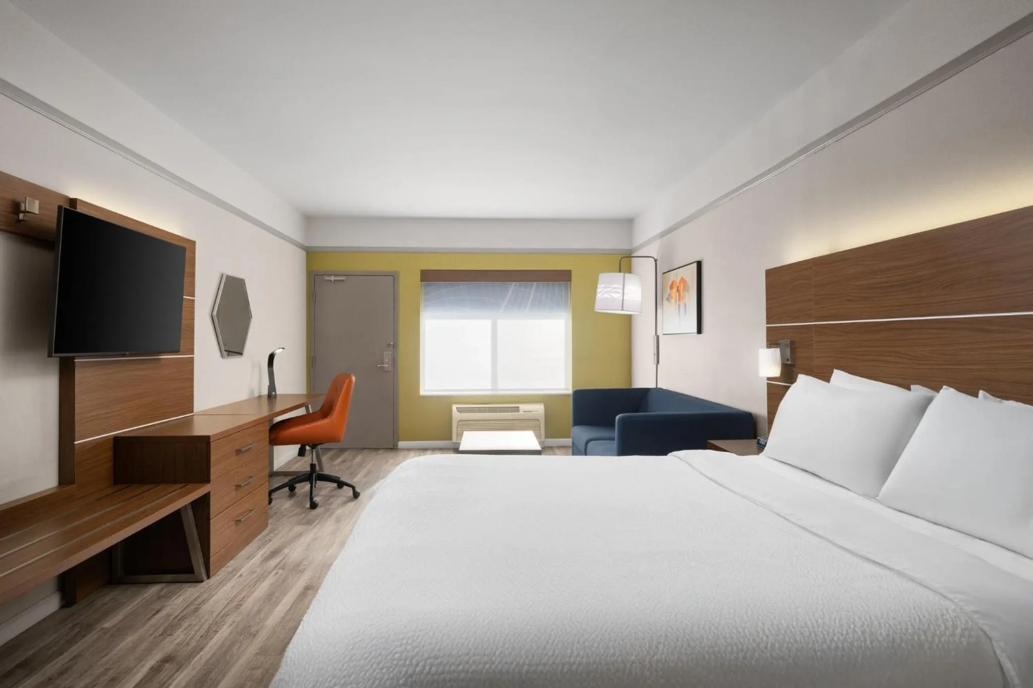 Photo of the whole room, Bed in Holiday Inn Express Hotel & Suites San Dimas by IHG