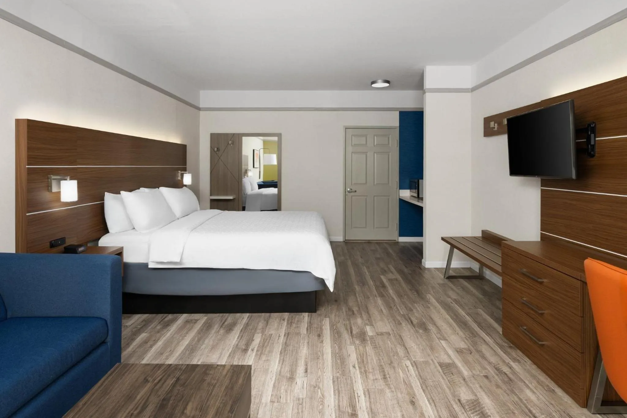 Photo of the whole room, Bed in Holiday Inn Express Hotel & Suites San Dimas by IHG