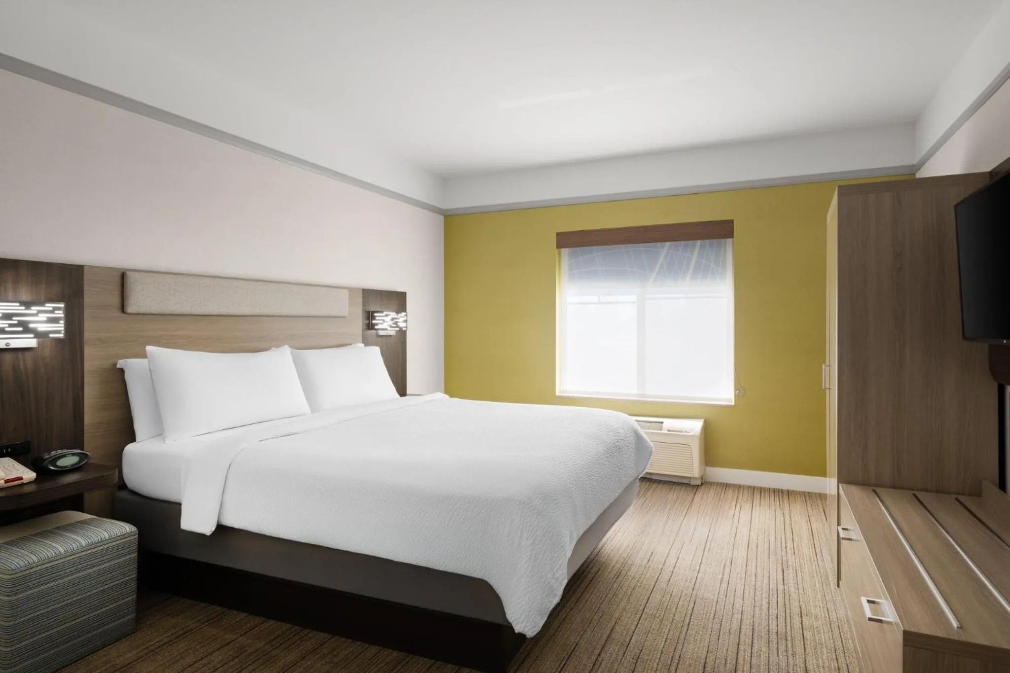 Photo of the whole room, Bed in Holiday Inn Express Hotel & Suites San Dimas by IHG