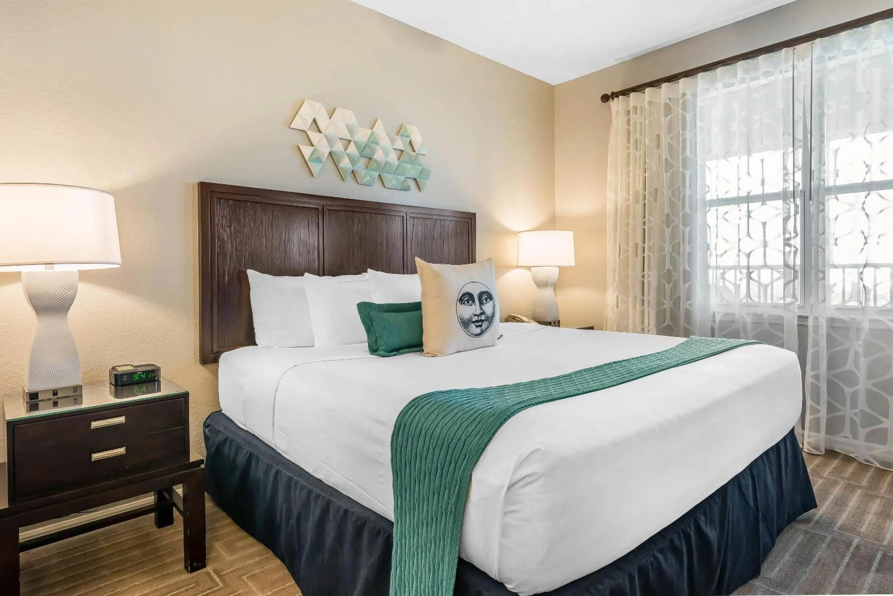Bedroom, Bed in Bluegreen Vacations Fountains, an Ascend Collection Resort