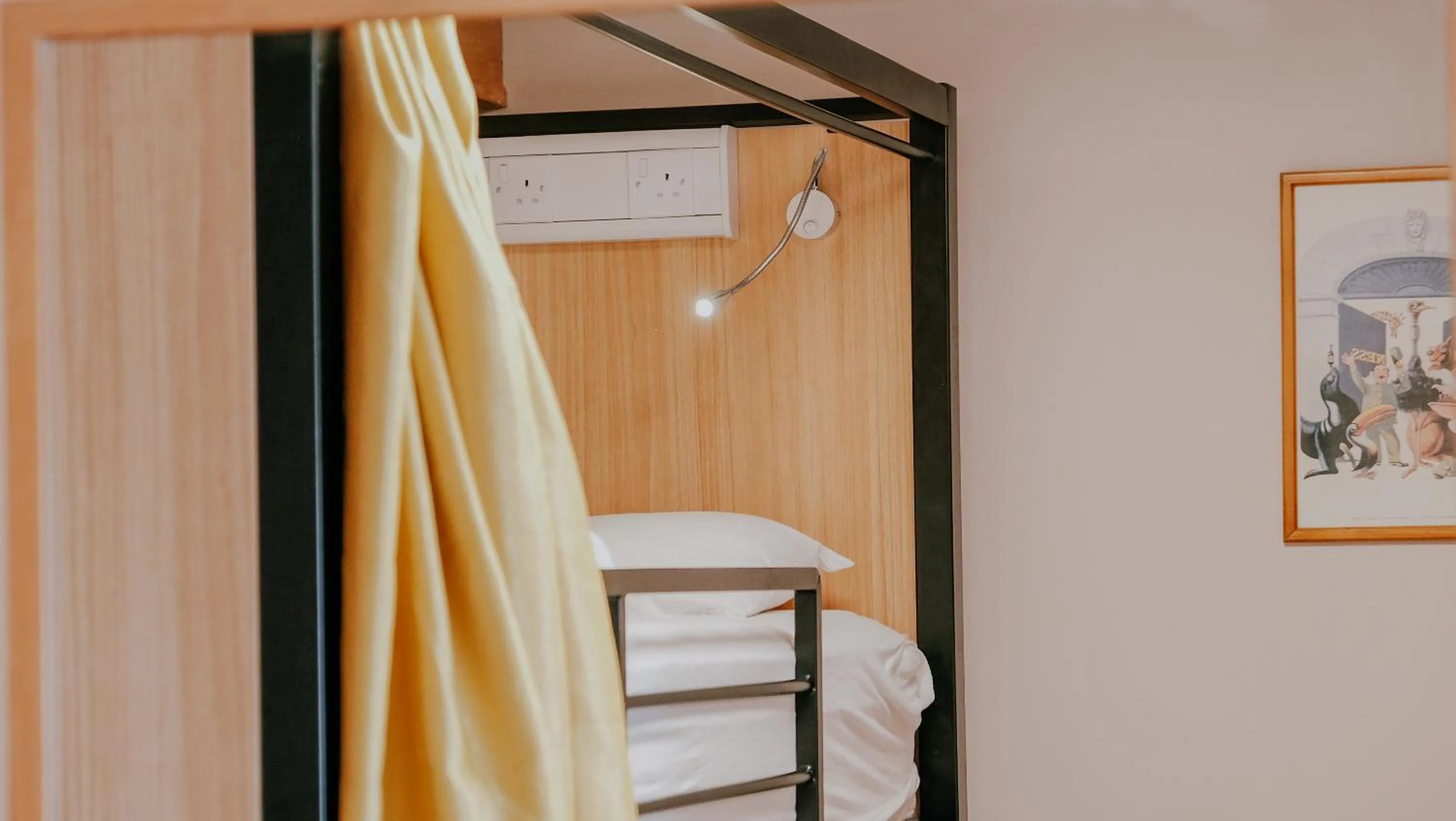 Bedroom, Bed in Garden Lane Backpackers