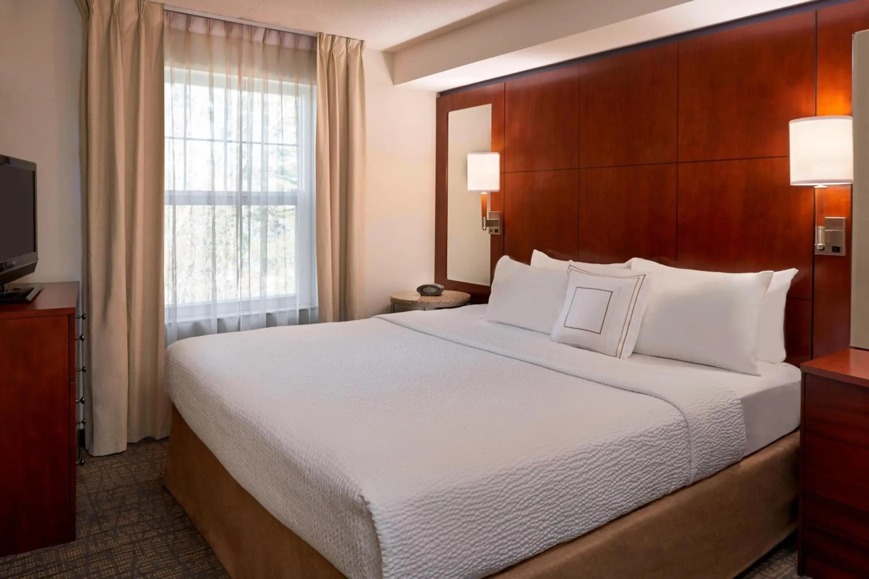 One-Bedroom King Suite - No Lake View in Residence Inn by Marriott Gravenhurst Muskoka Wharf One-Bedroom King Suite - No Lake View in Residence Inn by Marriott Gravenhurst Muskoka Wharf