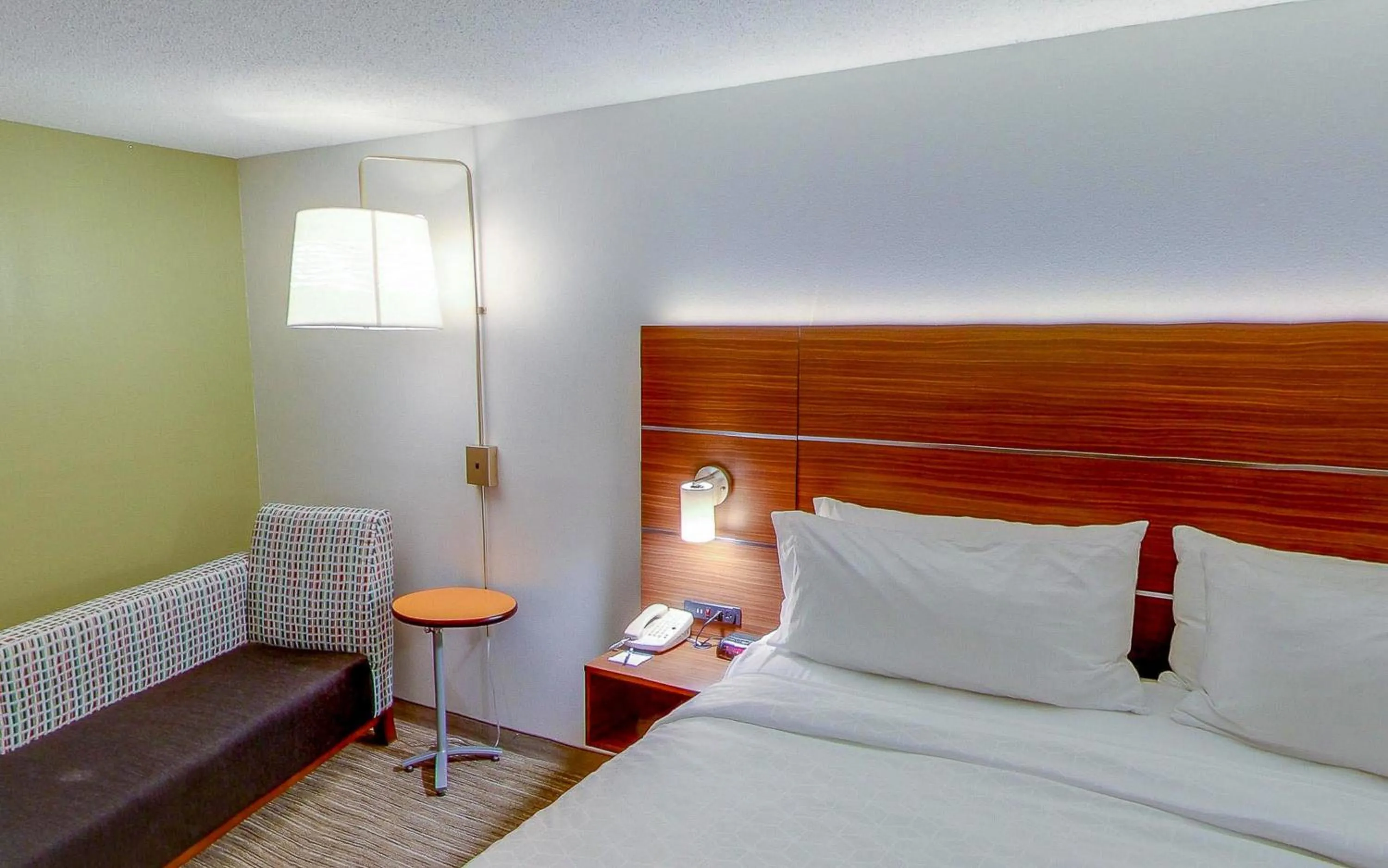 Photo of the whole room, Bed in Holiday Inn Express Fort Wayne - East - New Haven by IHG