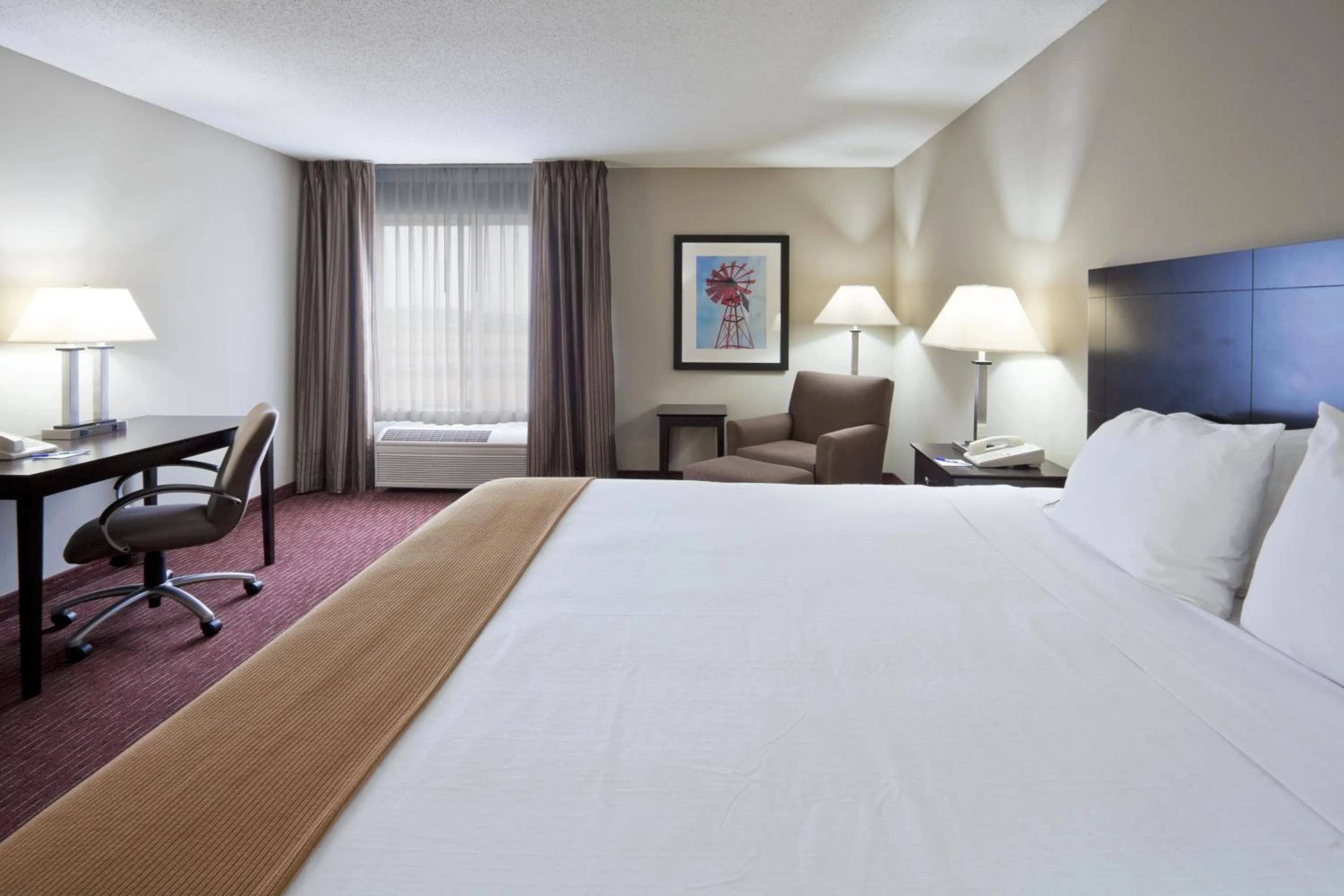 Photo of the whole room, Bed in Holiday Inn Express Fort Wayne - East - New Haven by IHG