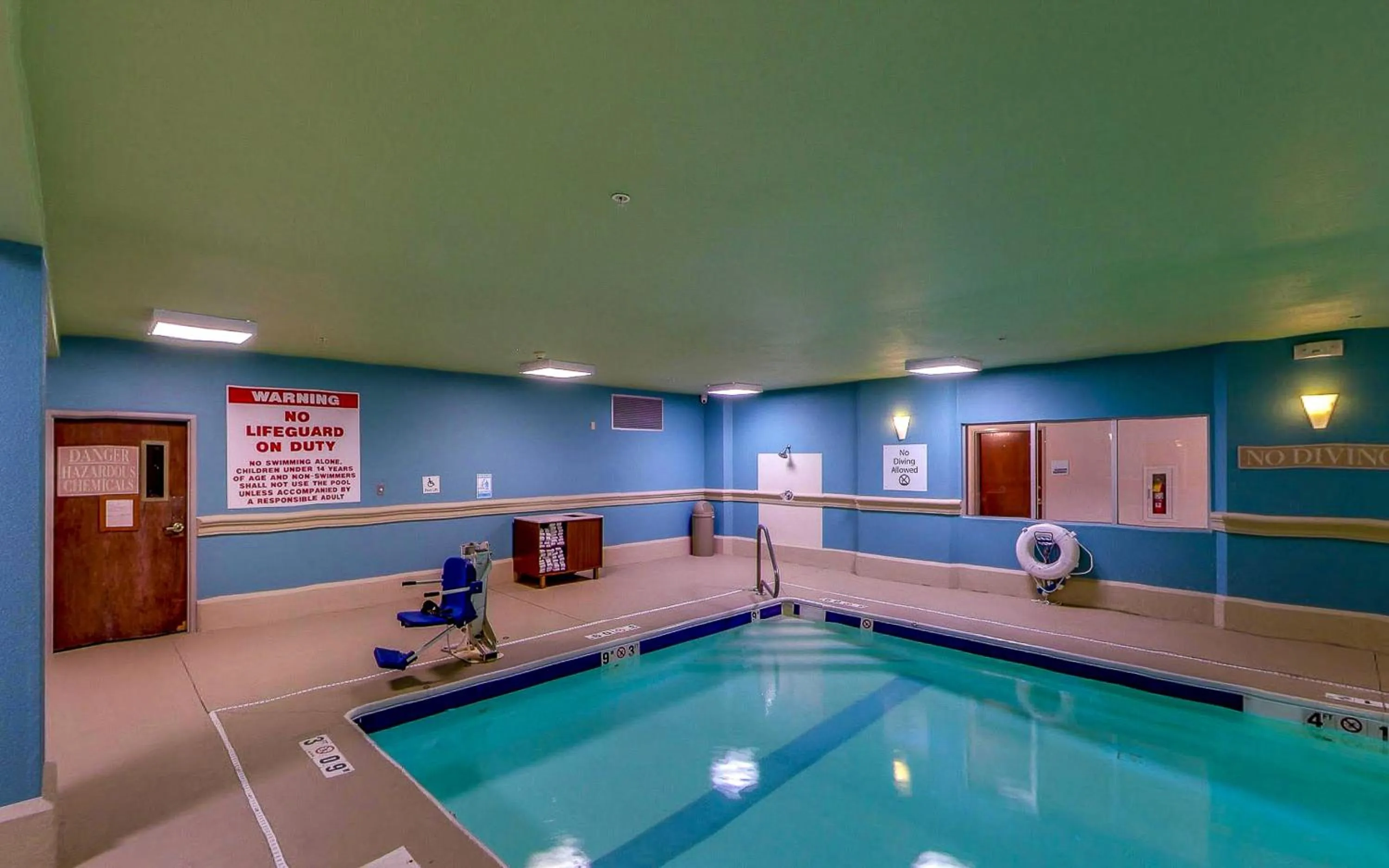 Swimming pool in Holiday Inn Express Fort Wayne - East - New Haven by IHG