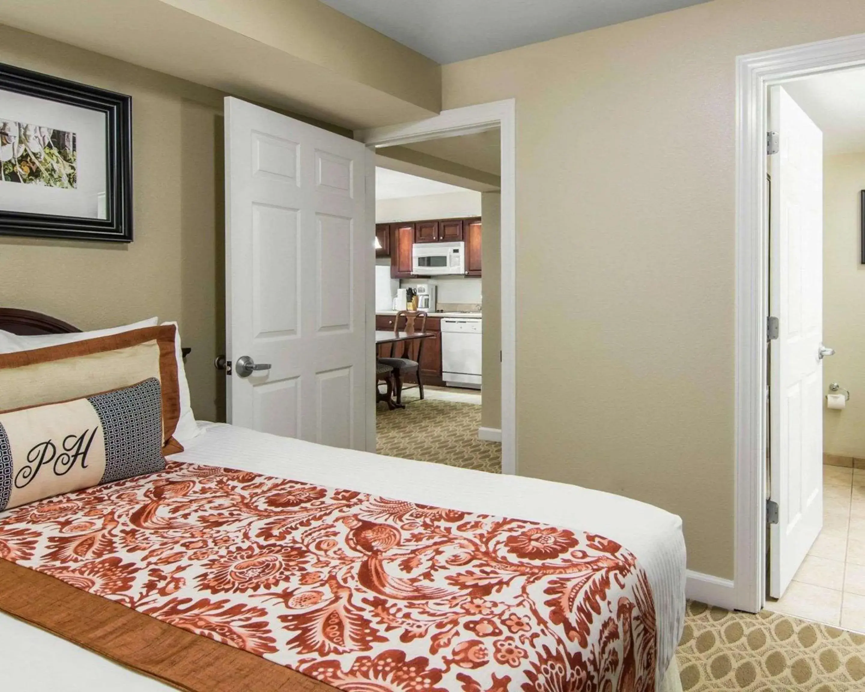 Bedroom, Bed in Bluegreen Vacations Patrick Henry Sqr, Ascend Resort Collection