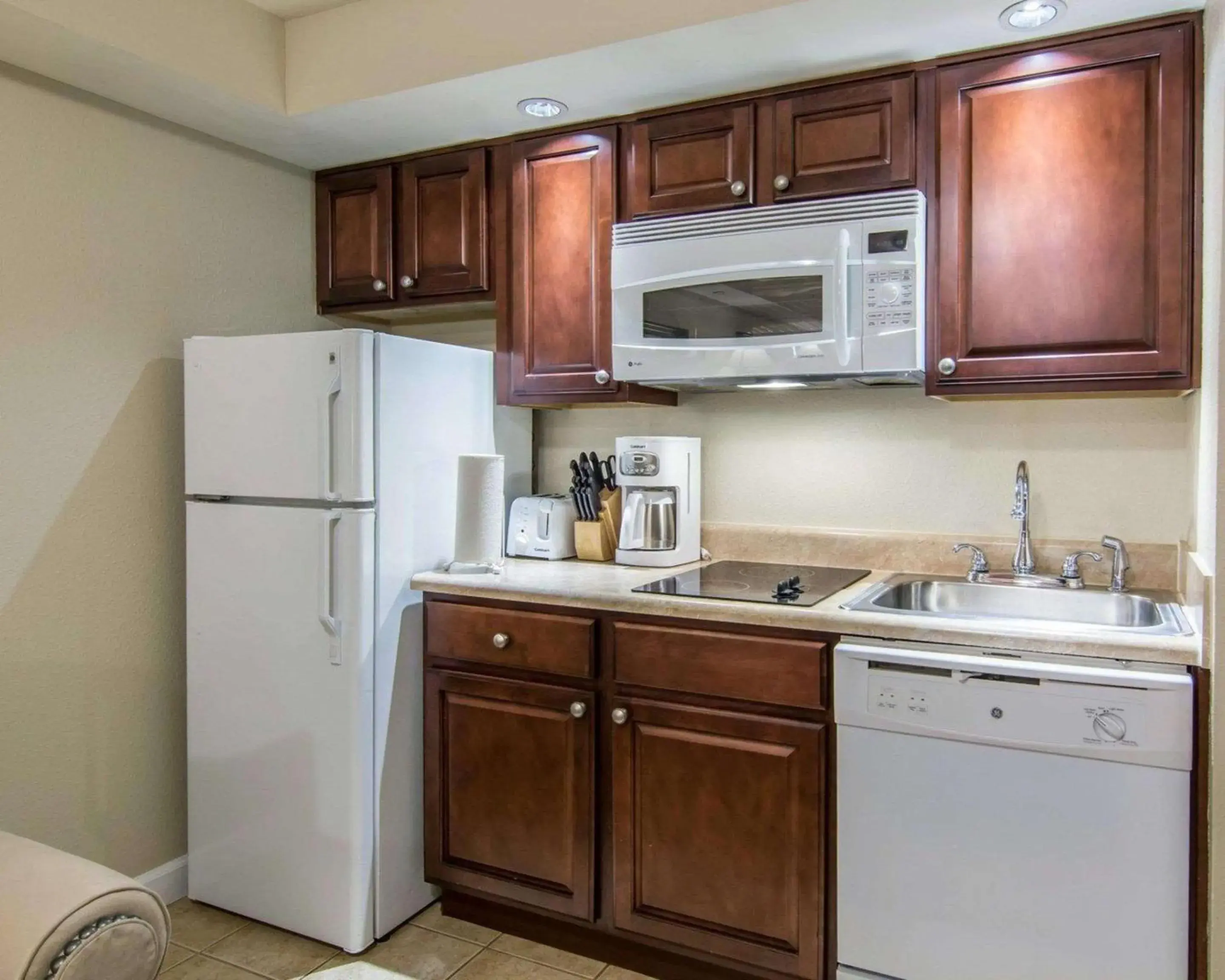 Bedroom, Kitchen/Kitchenette in Bluegreen Vacations Patrick Henry Sqr, Ascend Resort Collection