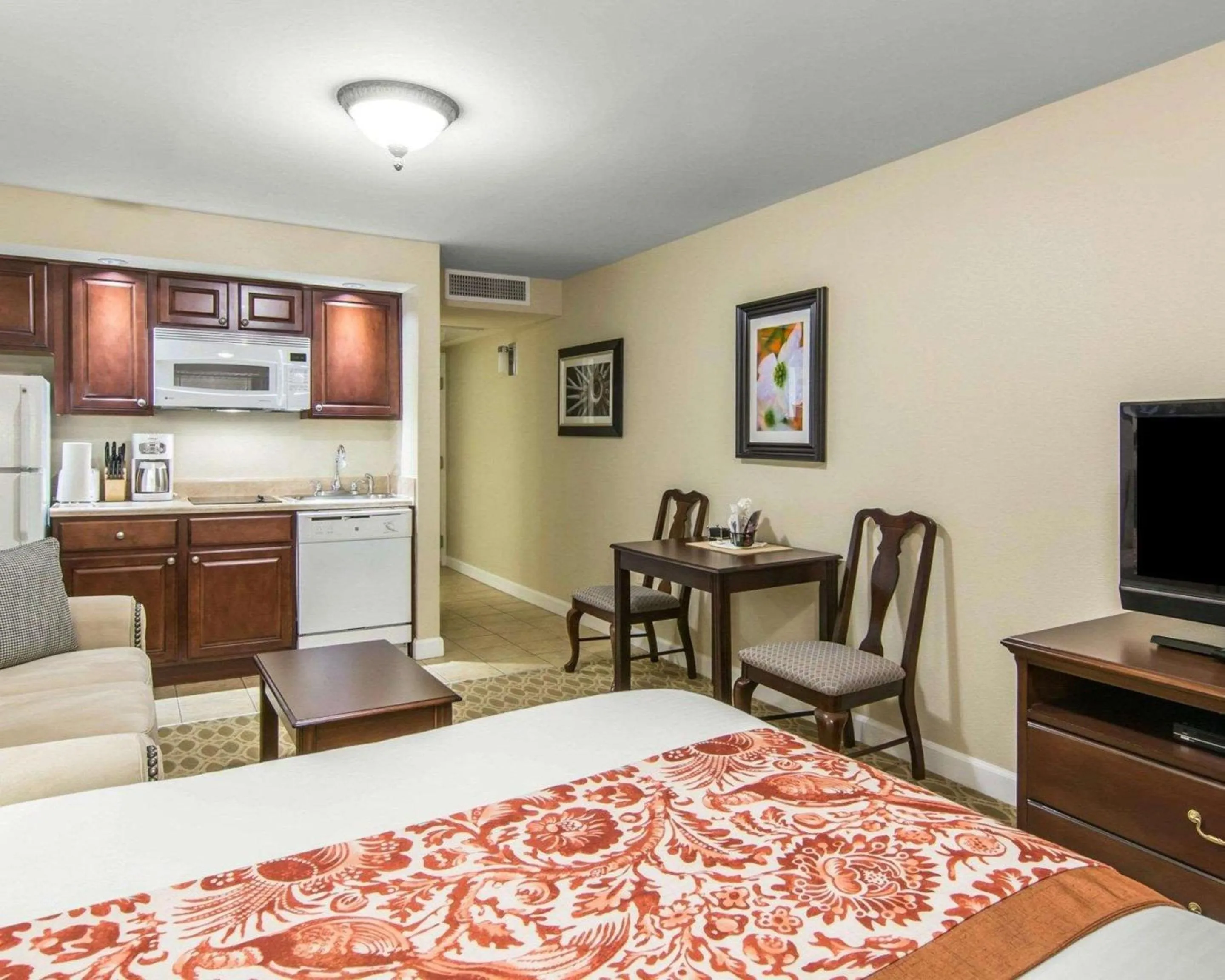 Bedroom, Bed in Bluegreen Vacations Patrick Henry Square, an Ascend Collection Resort