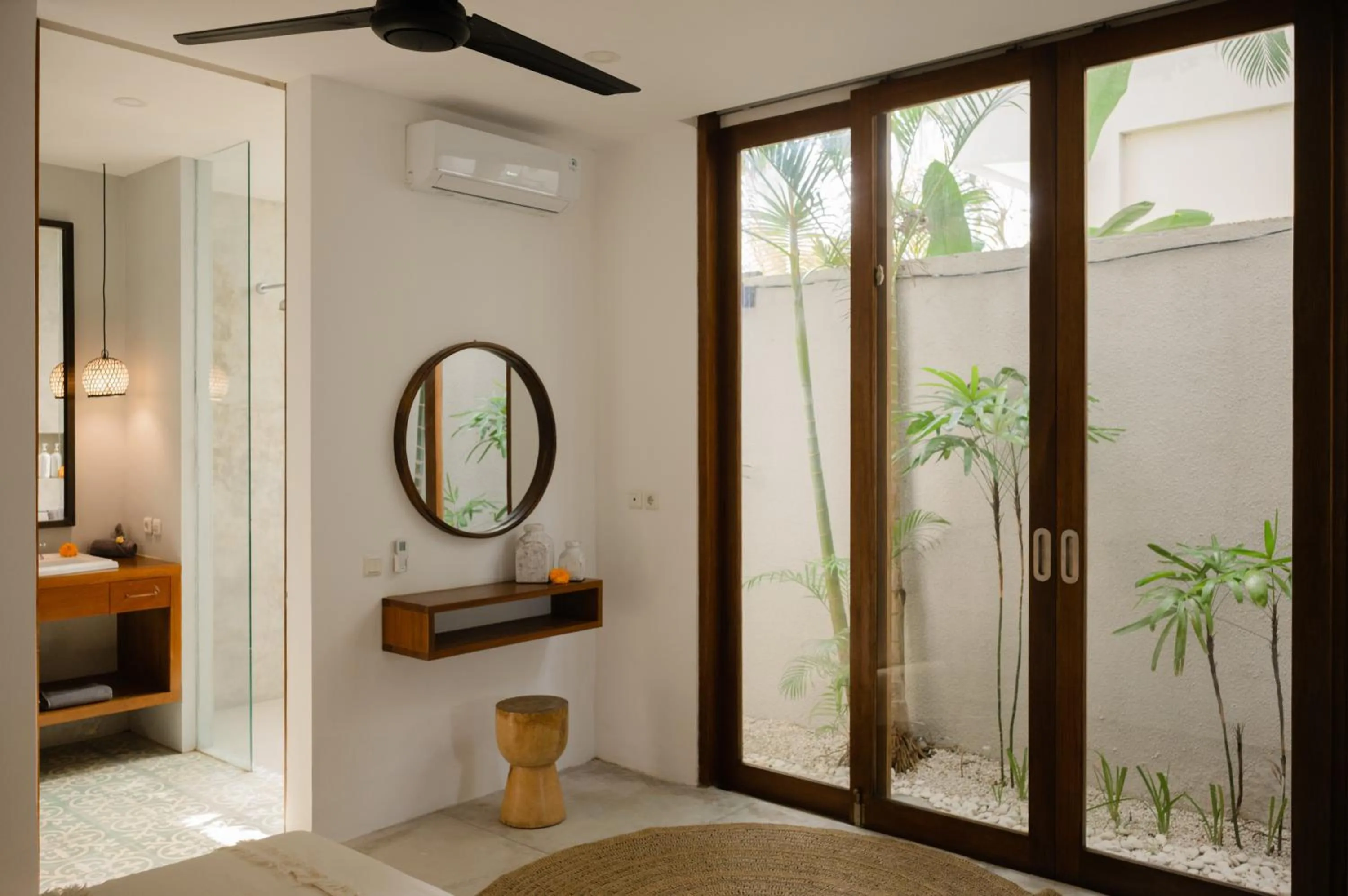 Bedroom in The Bed by The Sea