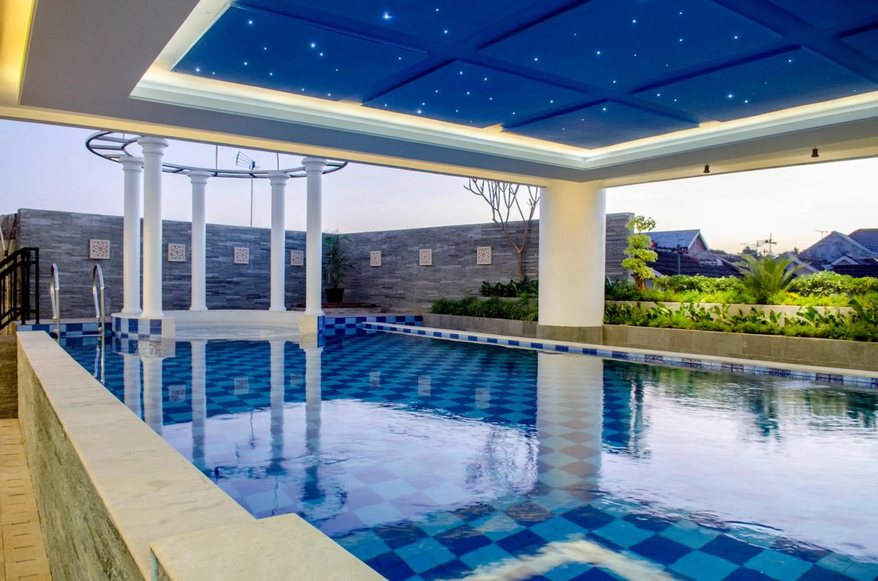 Swimming pool in Tara Hotel Yogyakarta