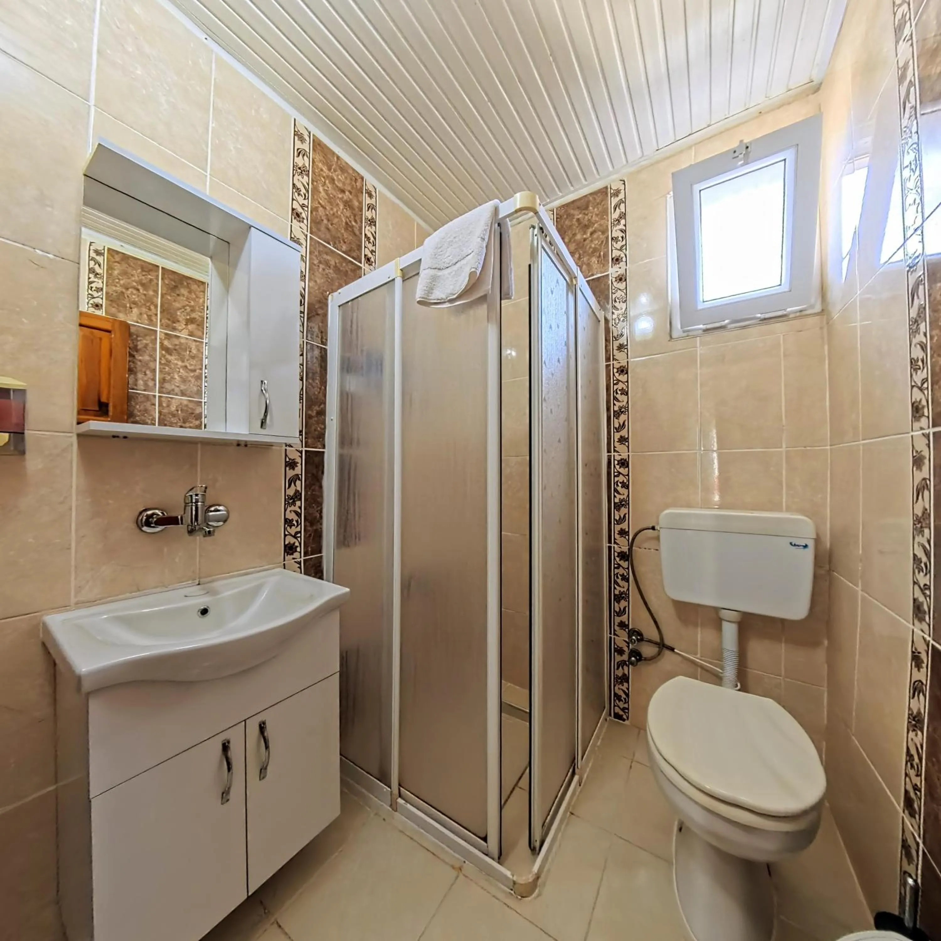 Shower in Kervansaray Hotel