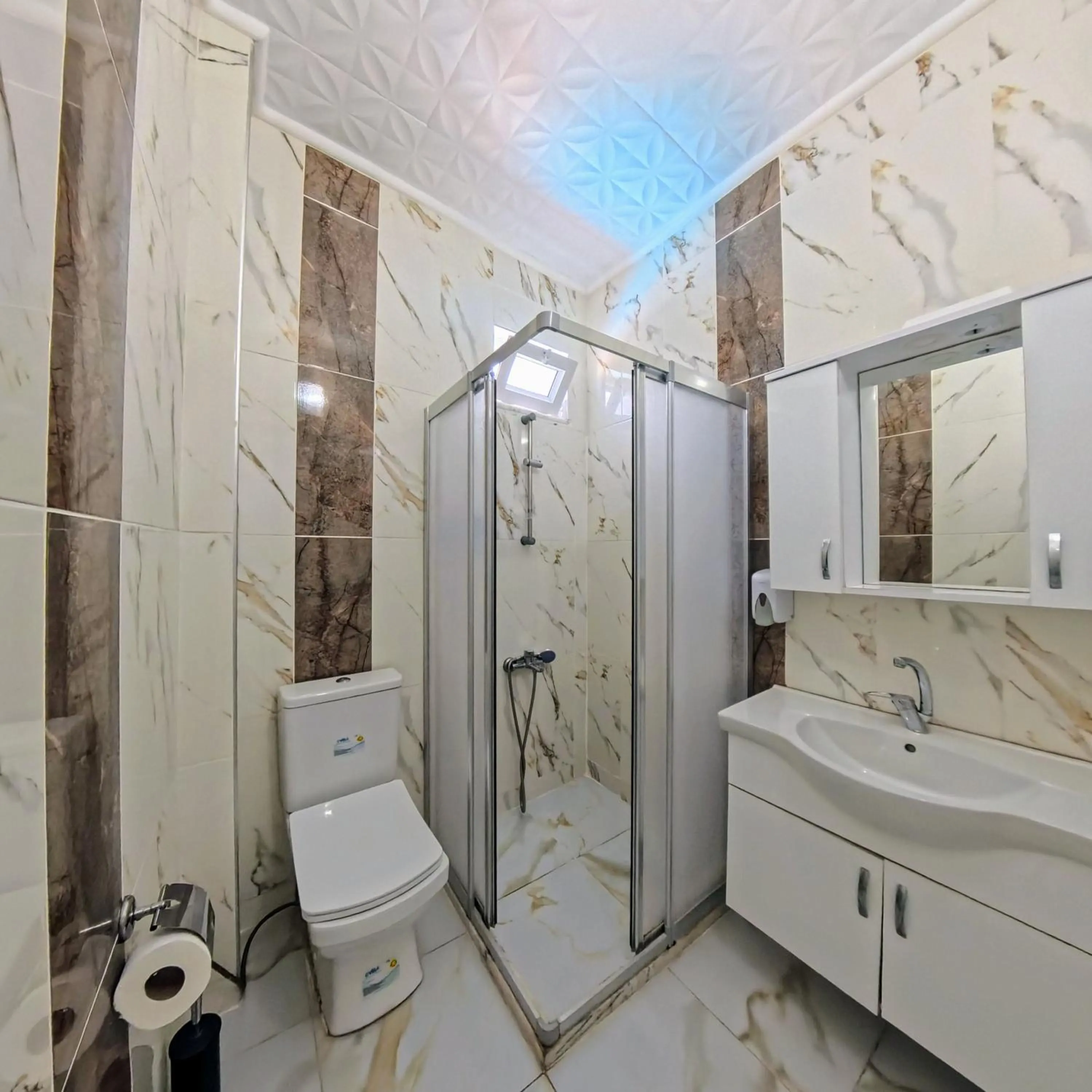 Shower in Kervansaray Hotel