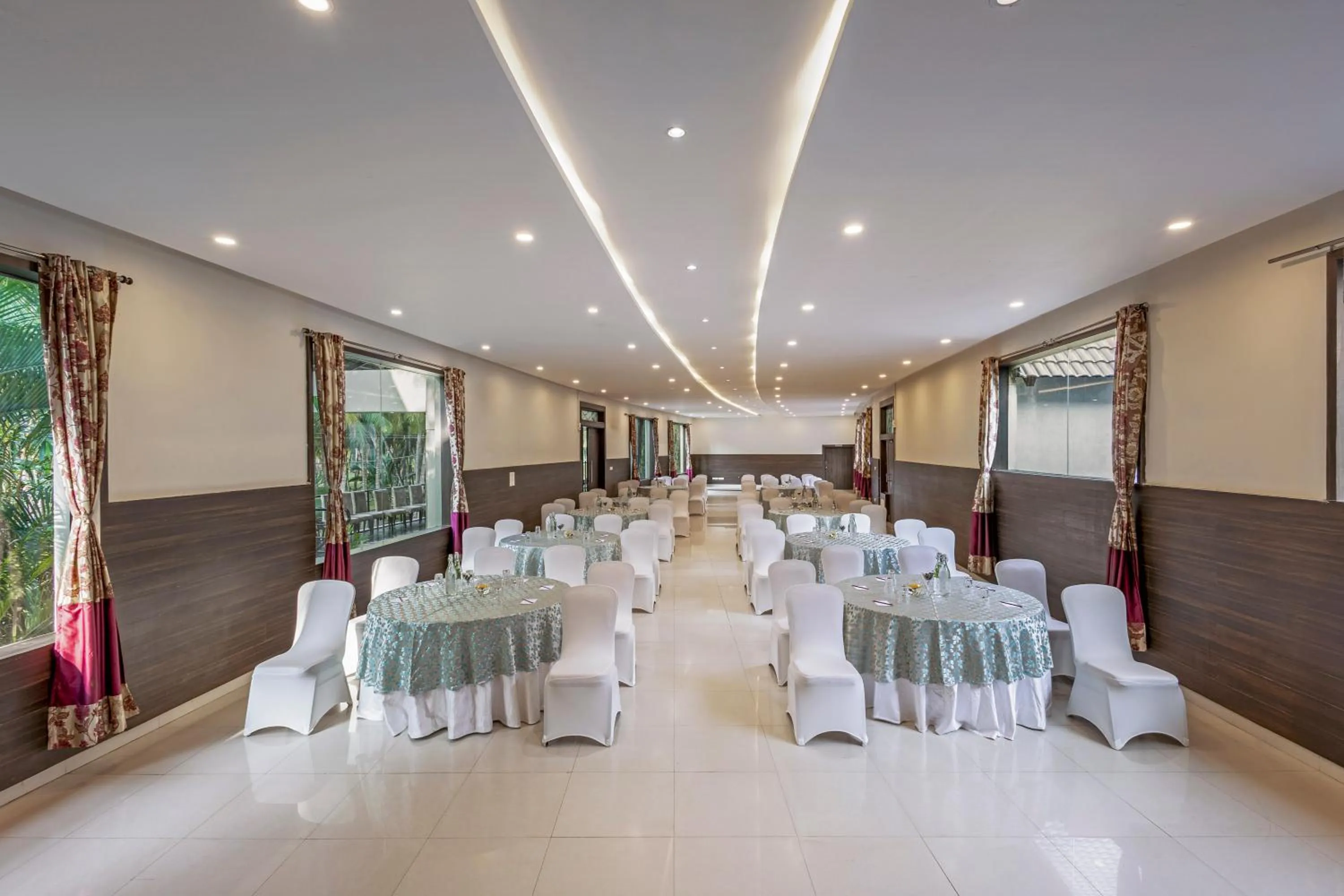 Banquet/Function facilities in Sterling Palavelli Godavari