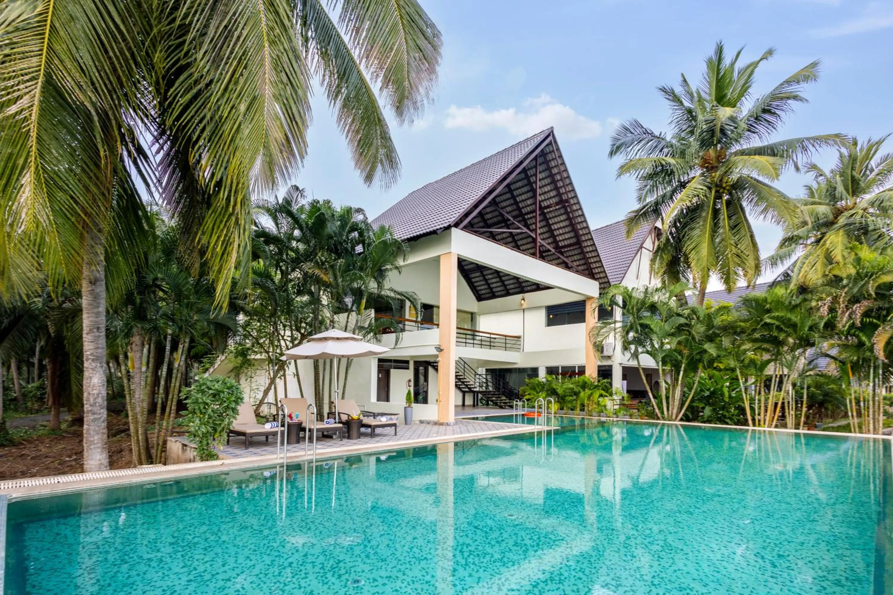 Swimming pool in Sterling Palavelli Godavari