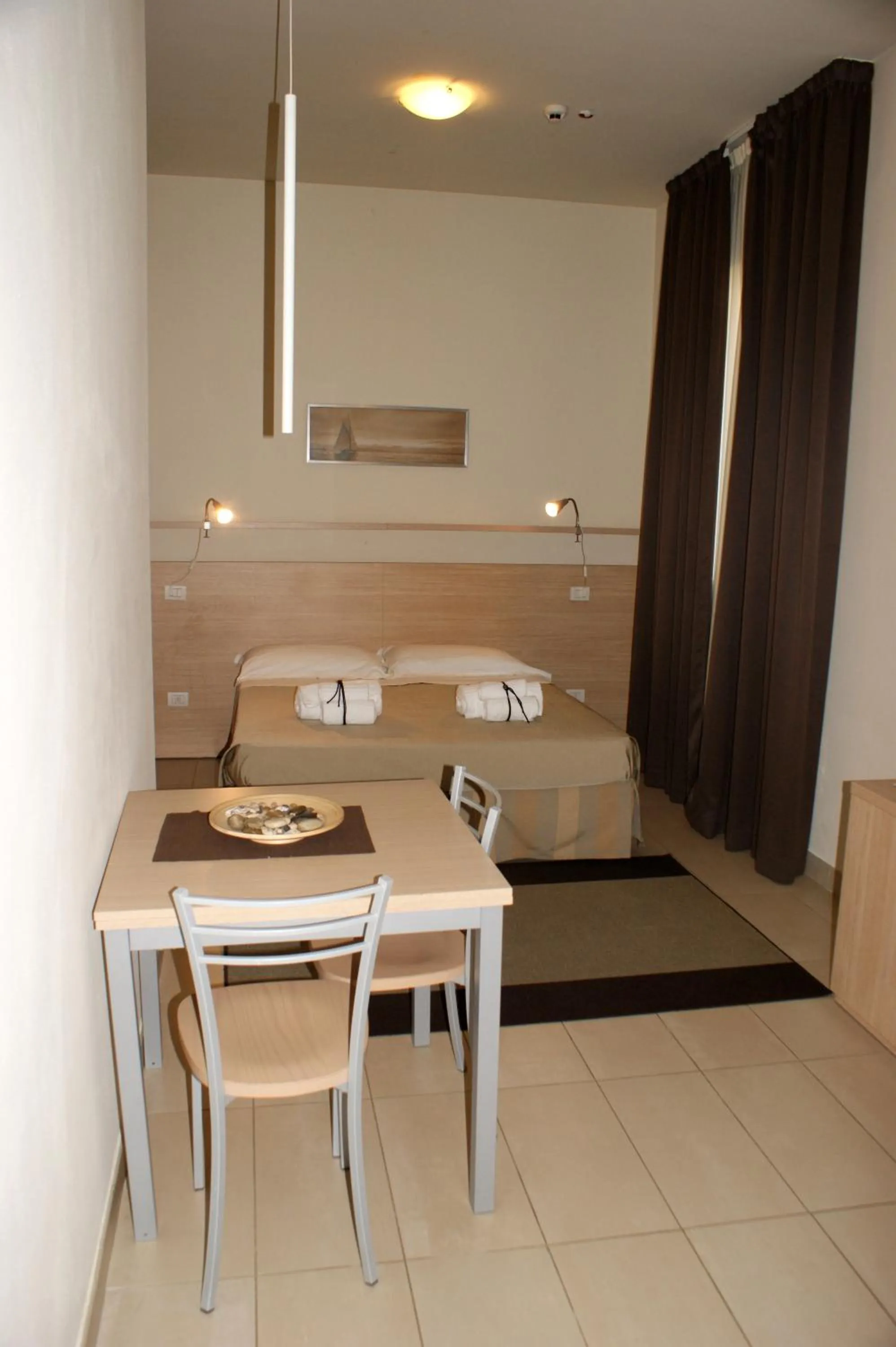 Photo of the whole room, Bed in Residence Belmare