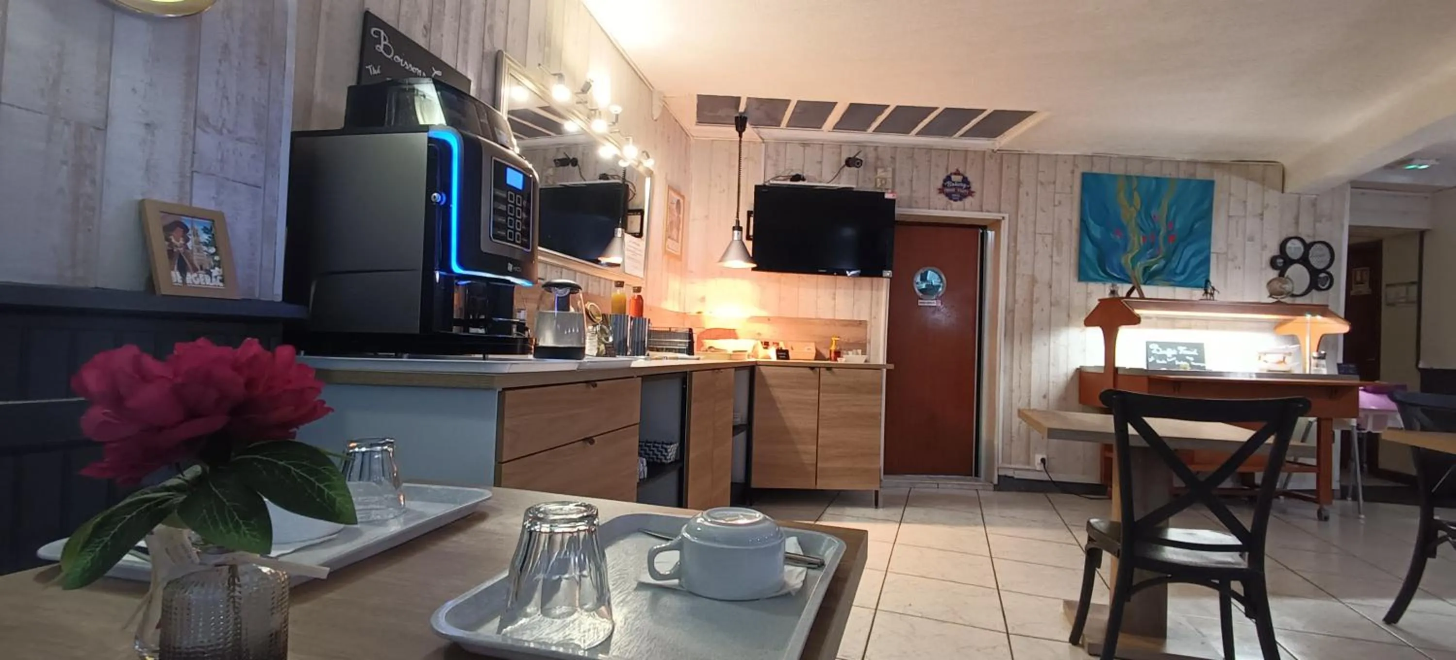 Breakfast in Hôtel Le P'tit Monde