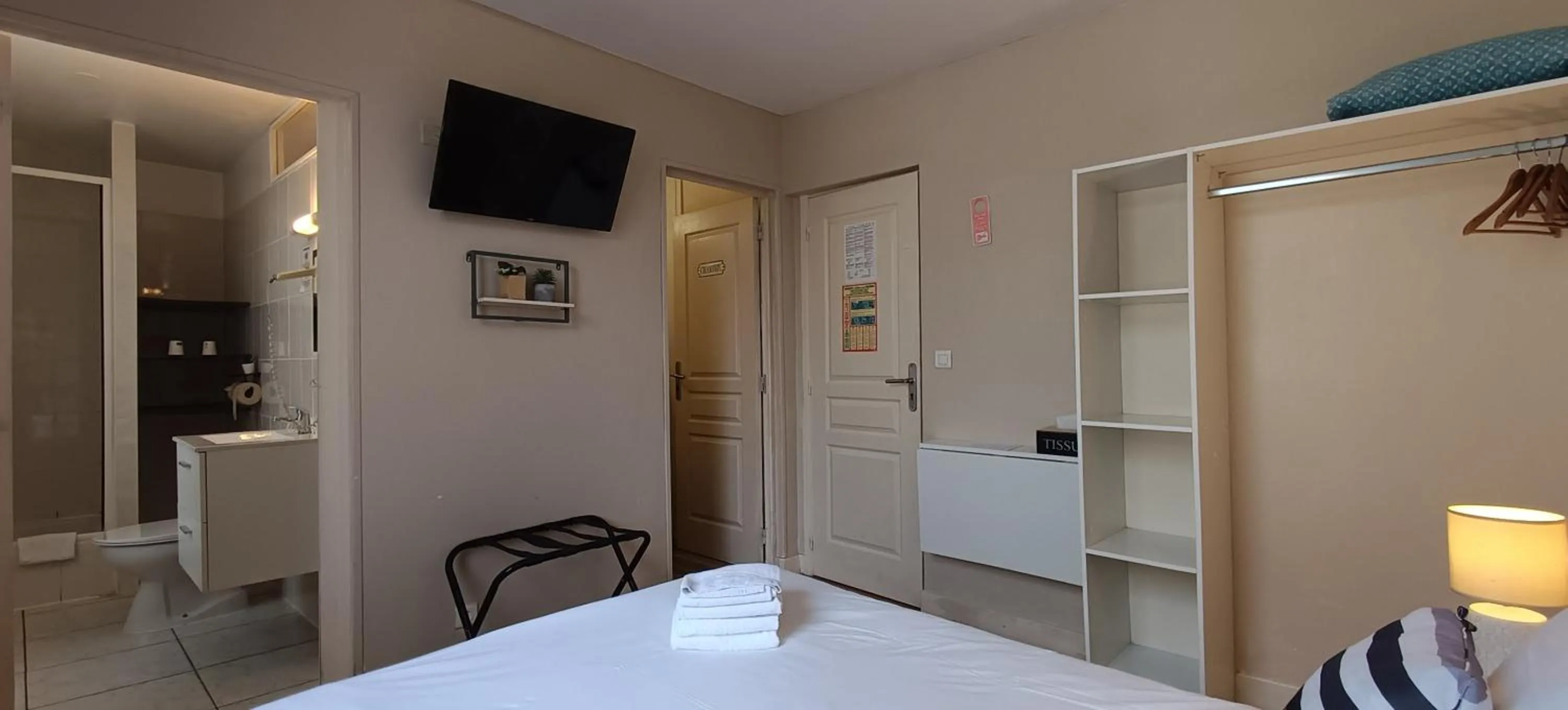 Bed in Hôtel Le P'tit Monde