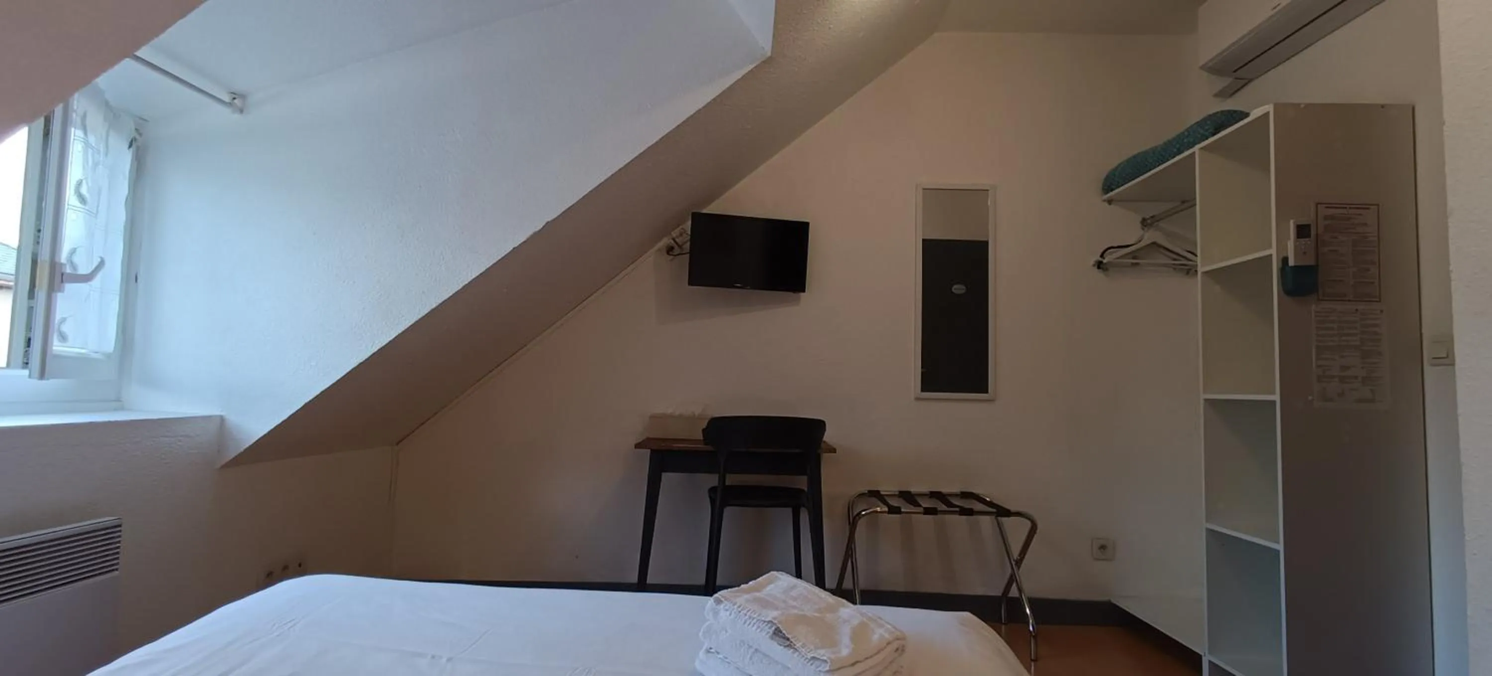 Bed in Hôtel Le P'tit Monde