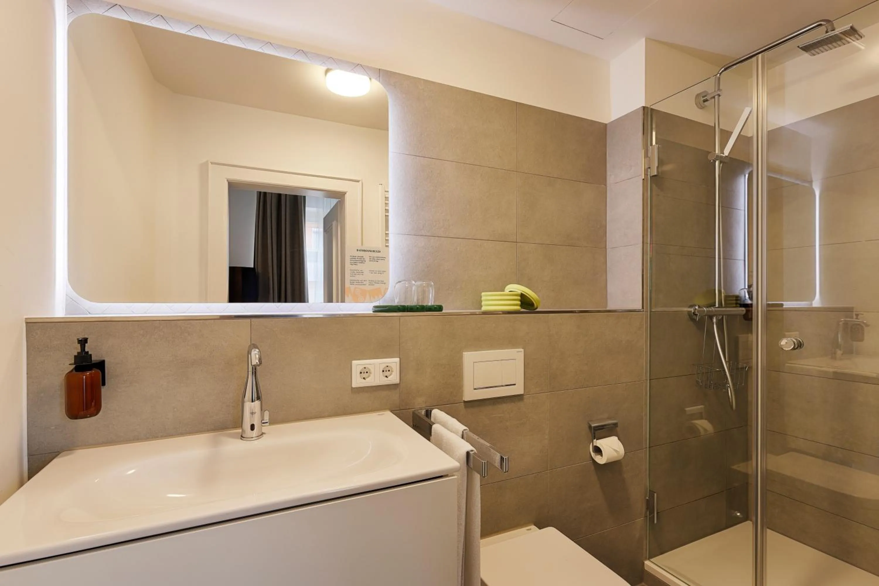 Bathroom in Hotel Zur Stadt Mainz in Würzburger Innenstadt