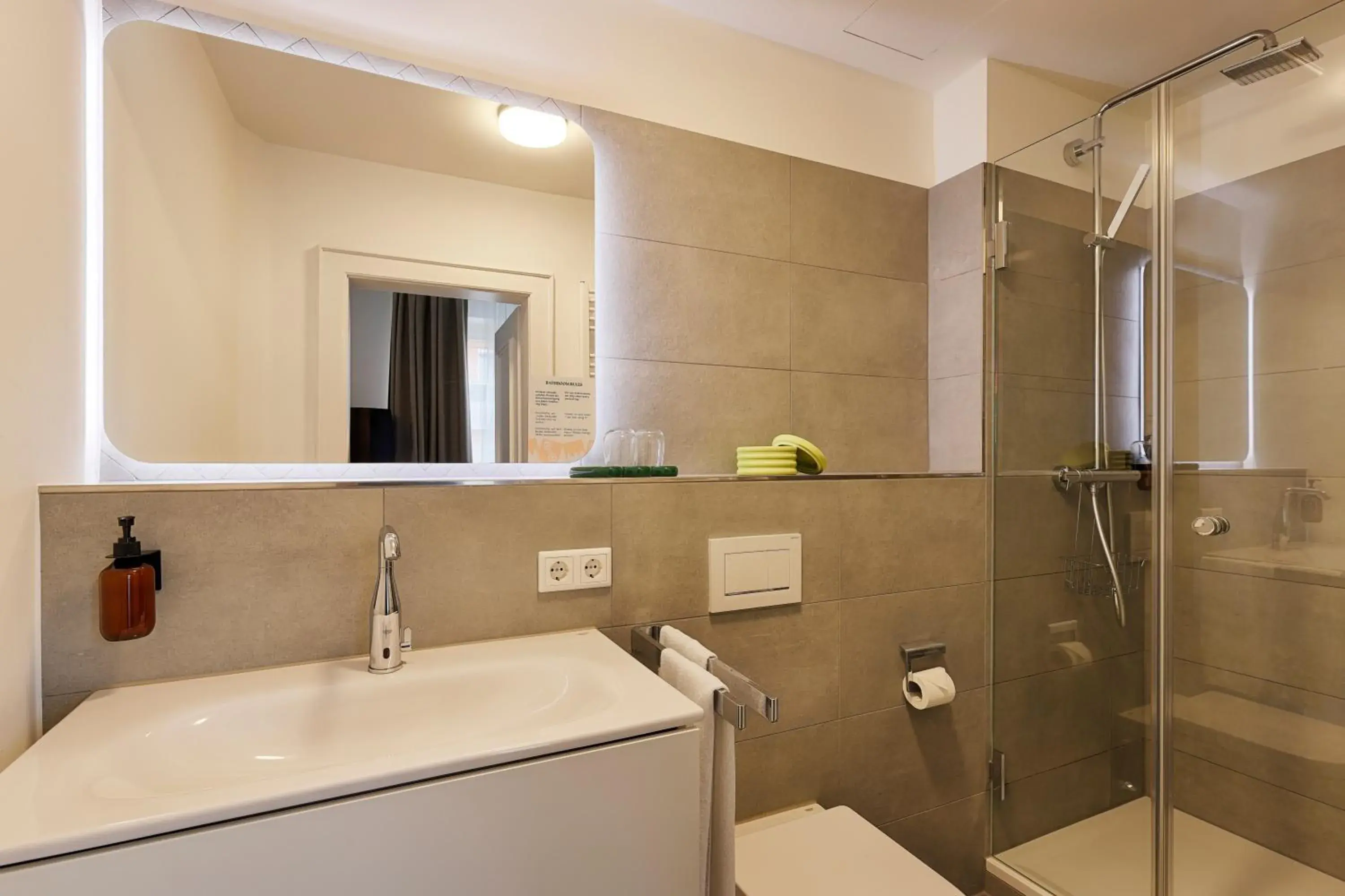 Twin Room in Hotel Zur Stadt Mainz in Würzburger Innenstadt Twin Room in Hotel Zur Stadt Mainz in Würzburger Innenstadt