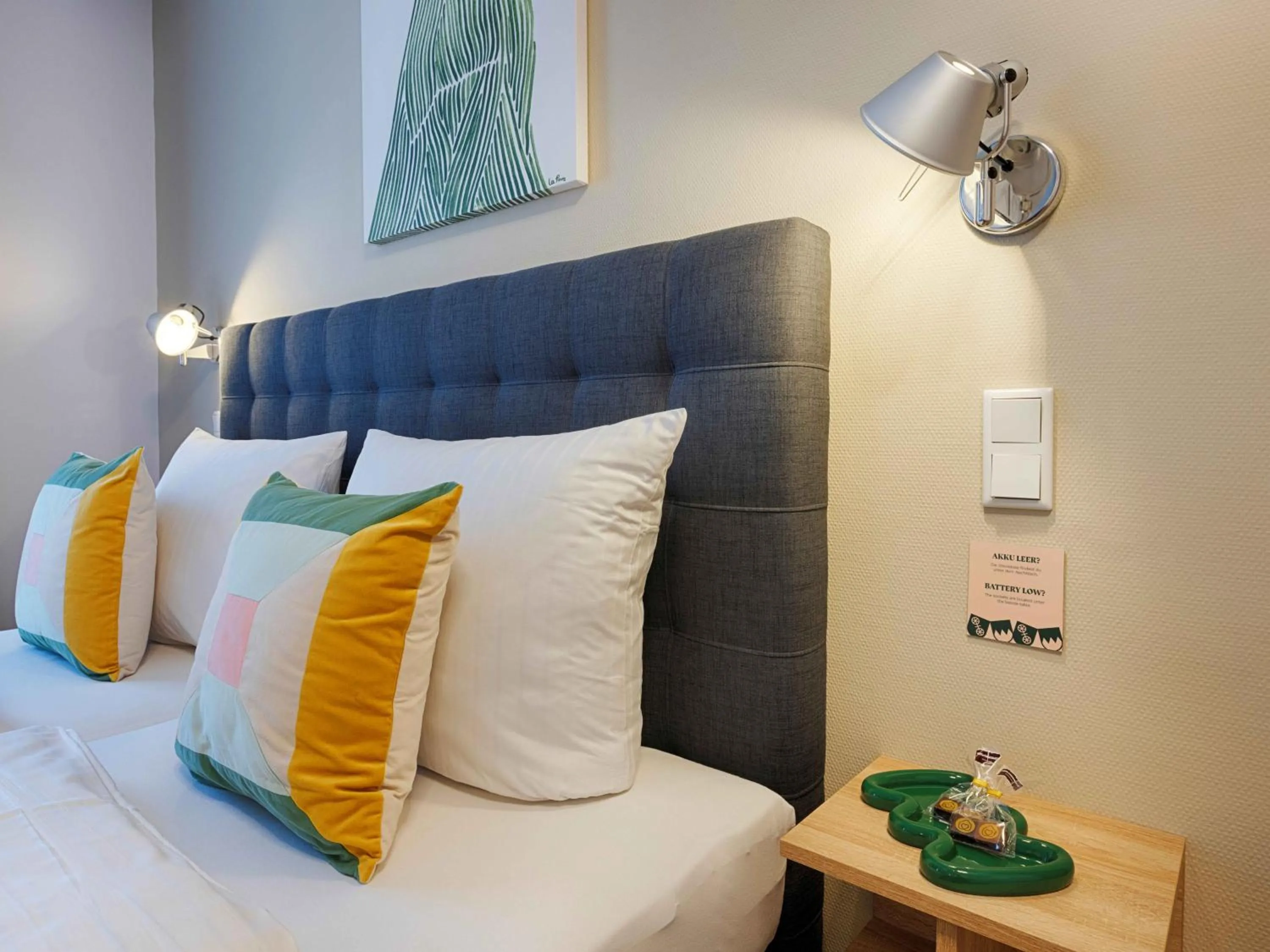 Photo of the whole room, Bed in Hotel Zur Stadt Mainz in Würzburger Innenstadt