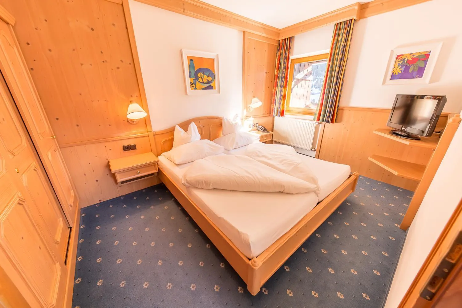 Bedroom, Bed in Hotel Karl Schranz