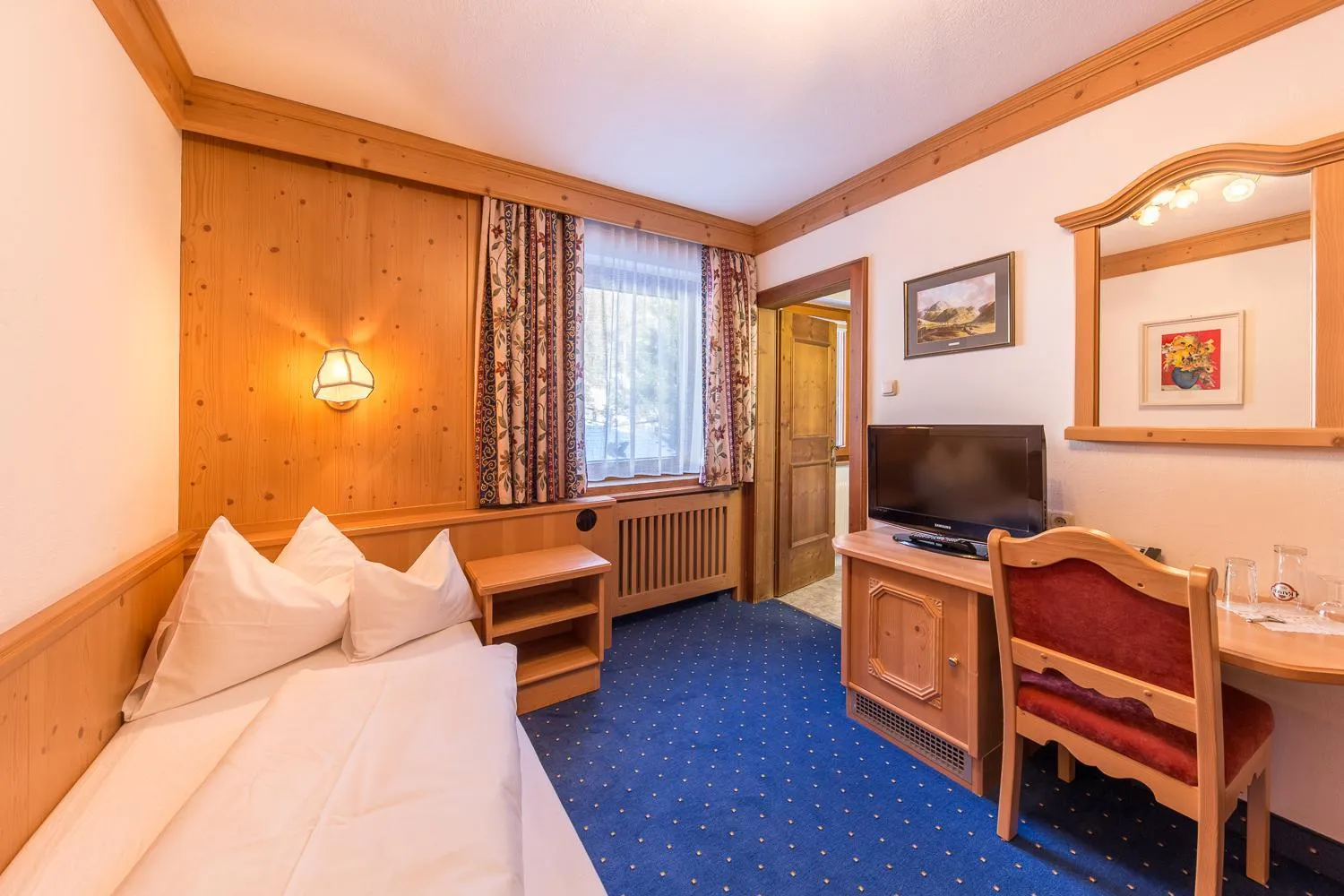 Photo of the whole room, Bed in Hotel Karl Schranz