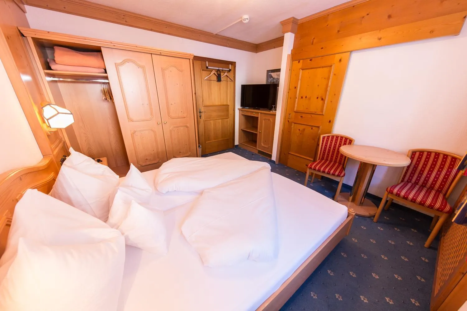 Photo of the whole room, Bed in Hotel Karl Schranz