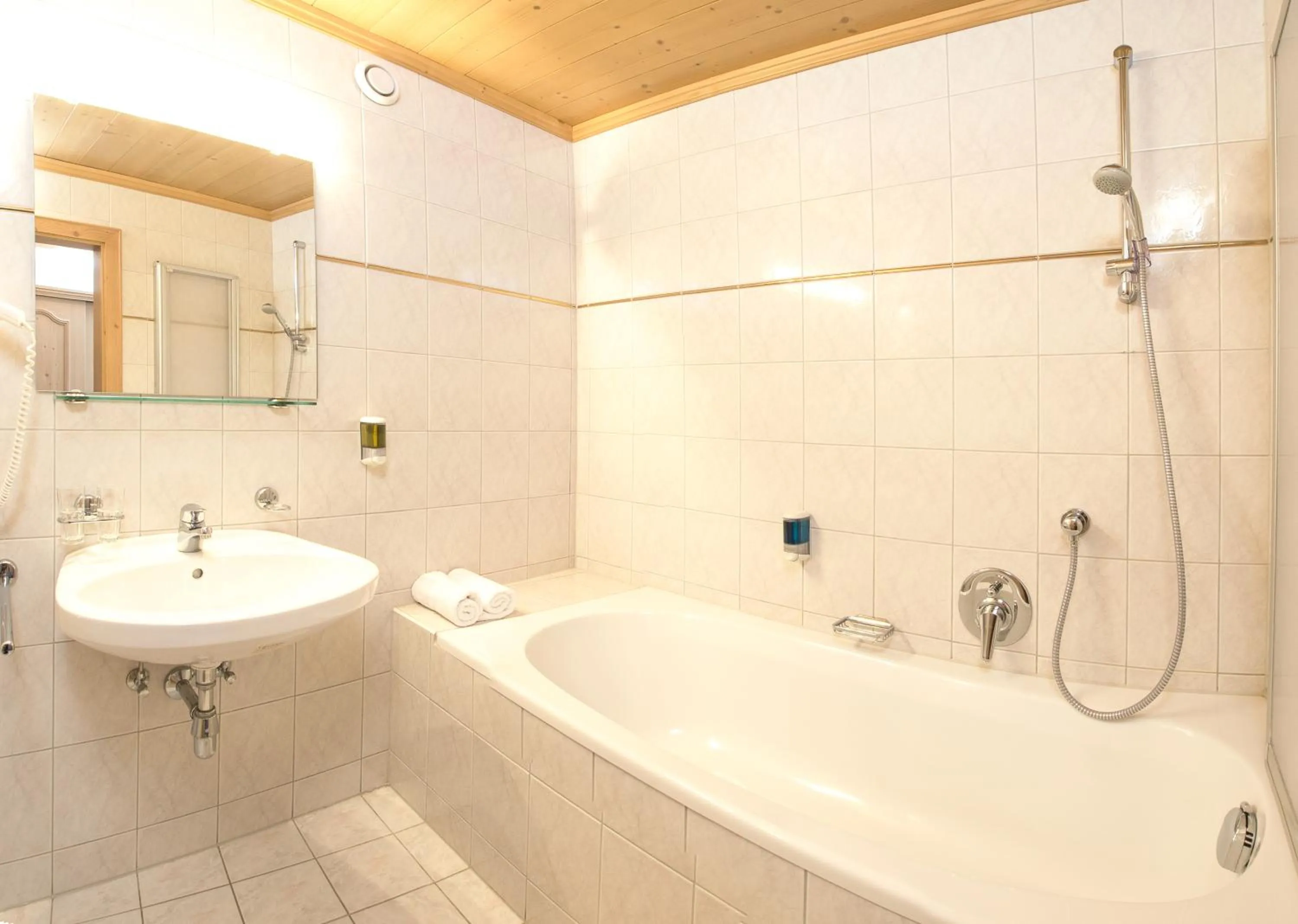 Bathroom in Hotel Karl Schranz