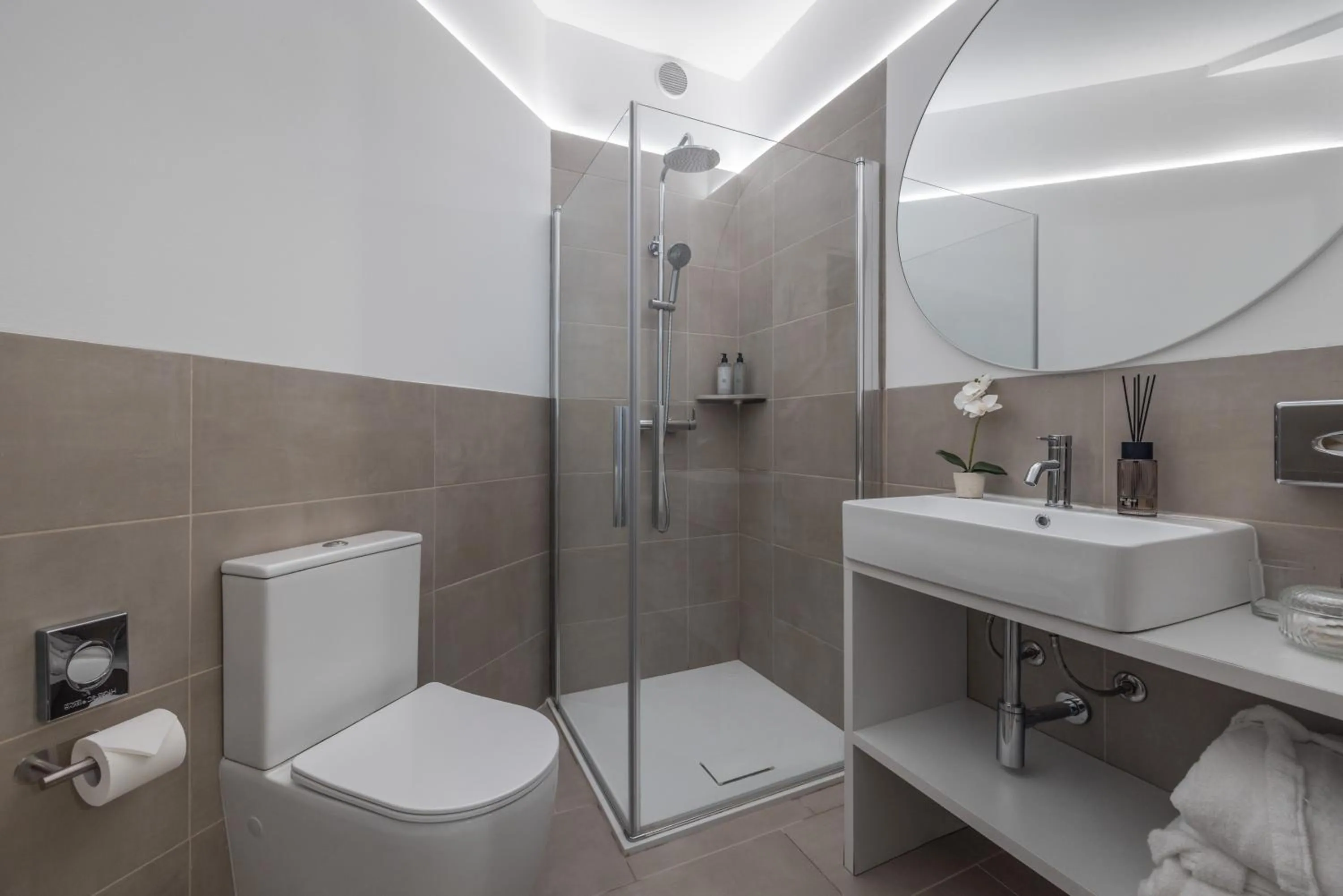 Bathroom in Hotel Meandro - Lake View