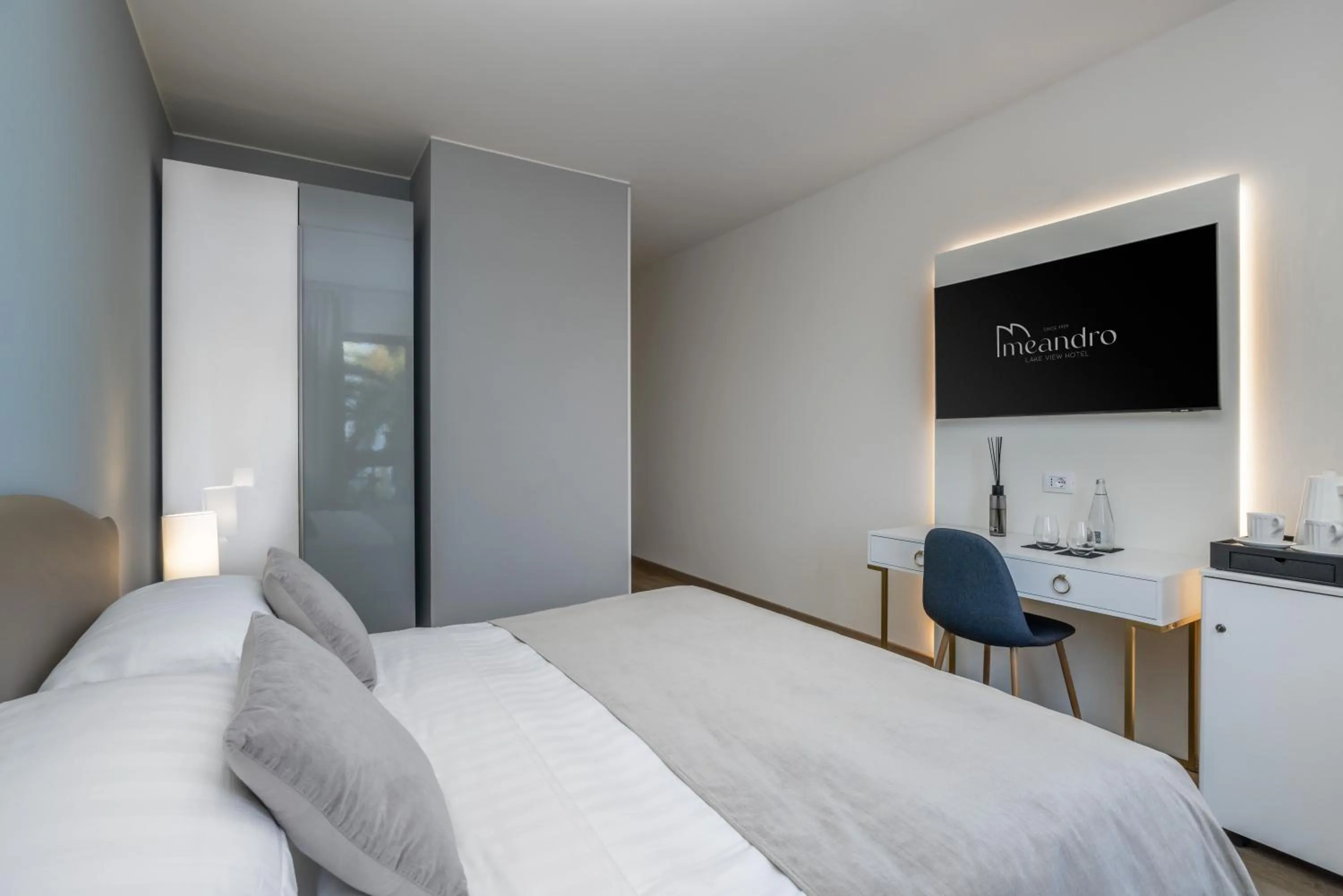 Bedroom, Bed in Hotel Meandro - Lake View