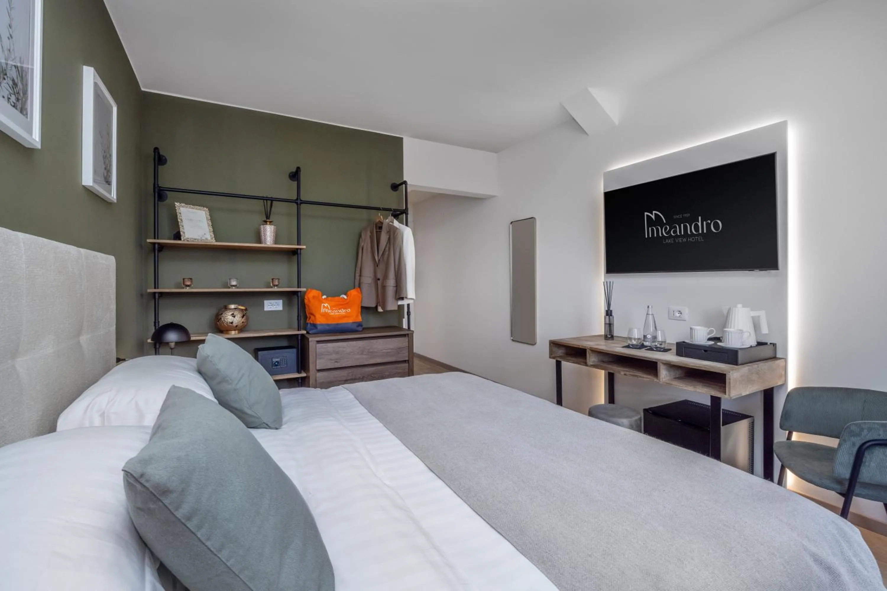 Bedroom, Bed in Hotel Meandro - Lake View