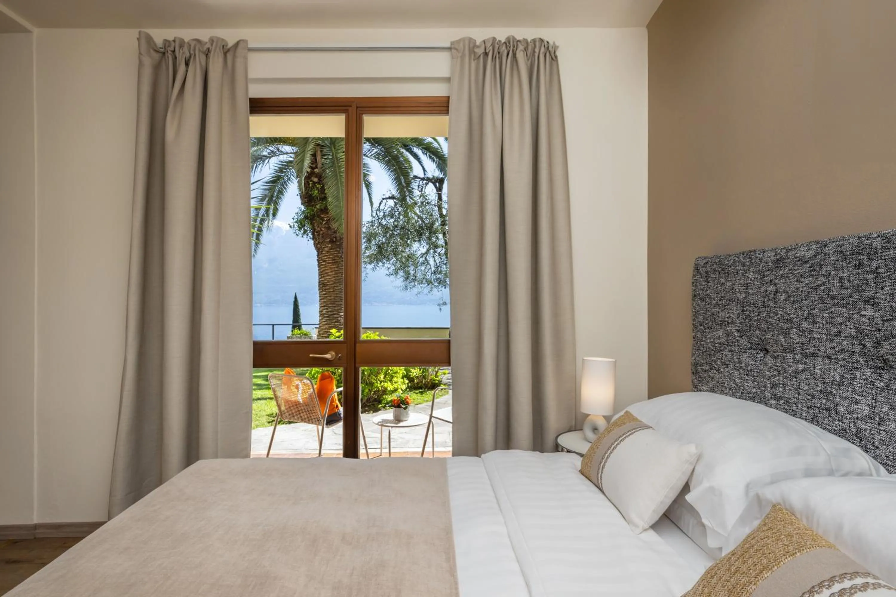 View (from property/room), Bed in Hotel Meandro - Lake View