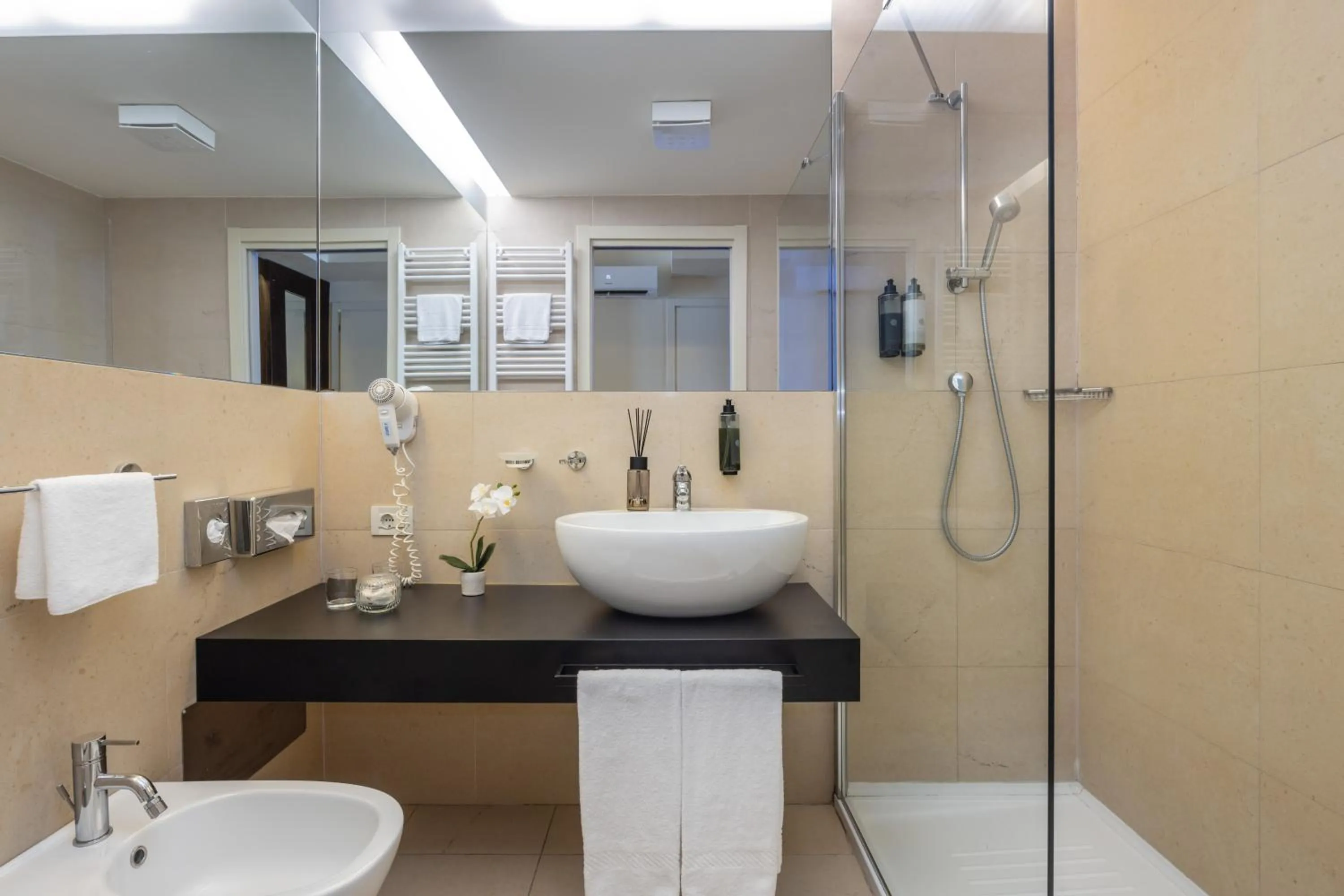 Bathroom in Hotel Meandro - Lake View