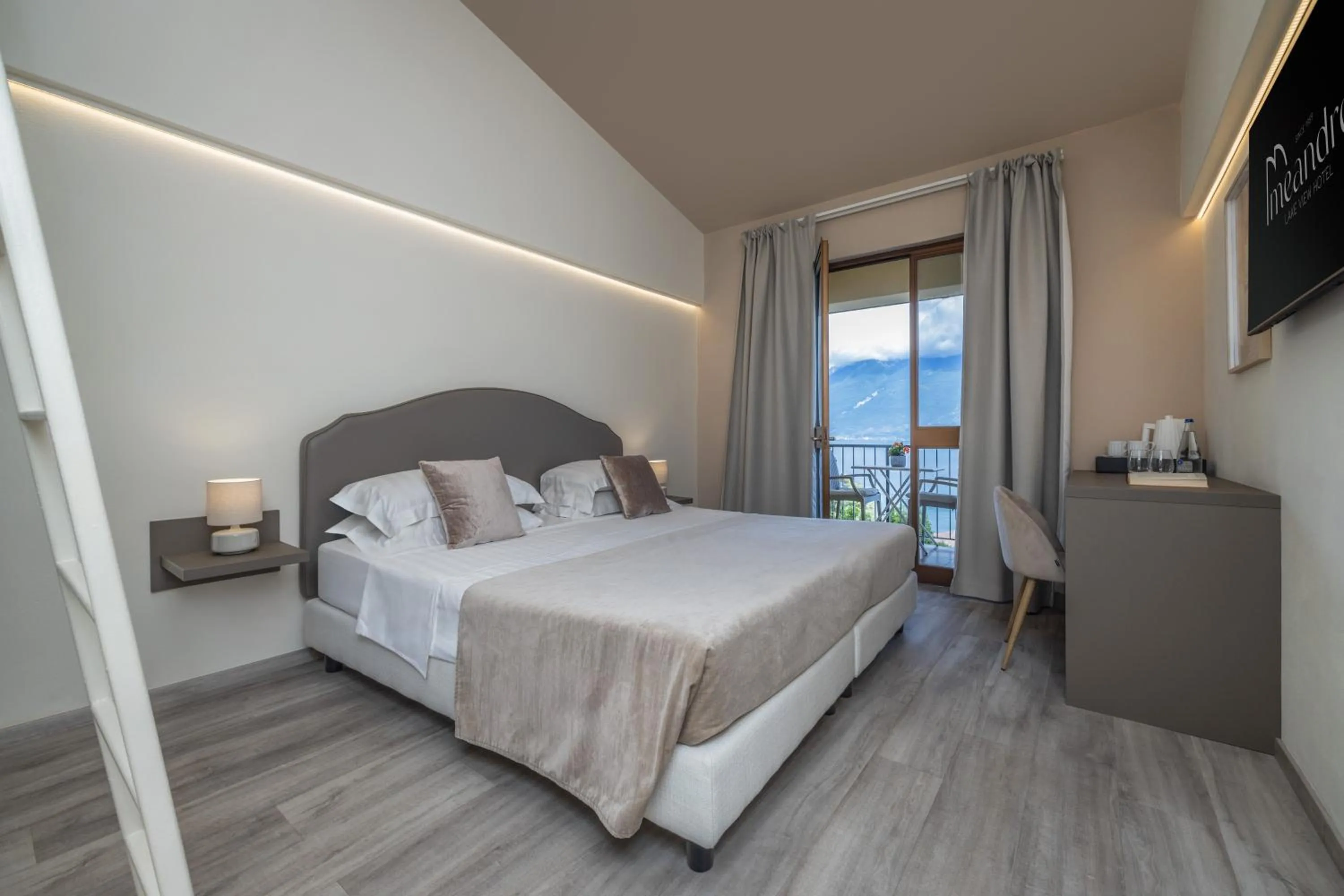 Bedroom, Bed in Hotel Meandro - Lake View