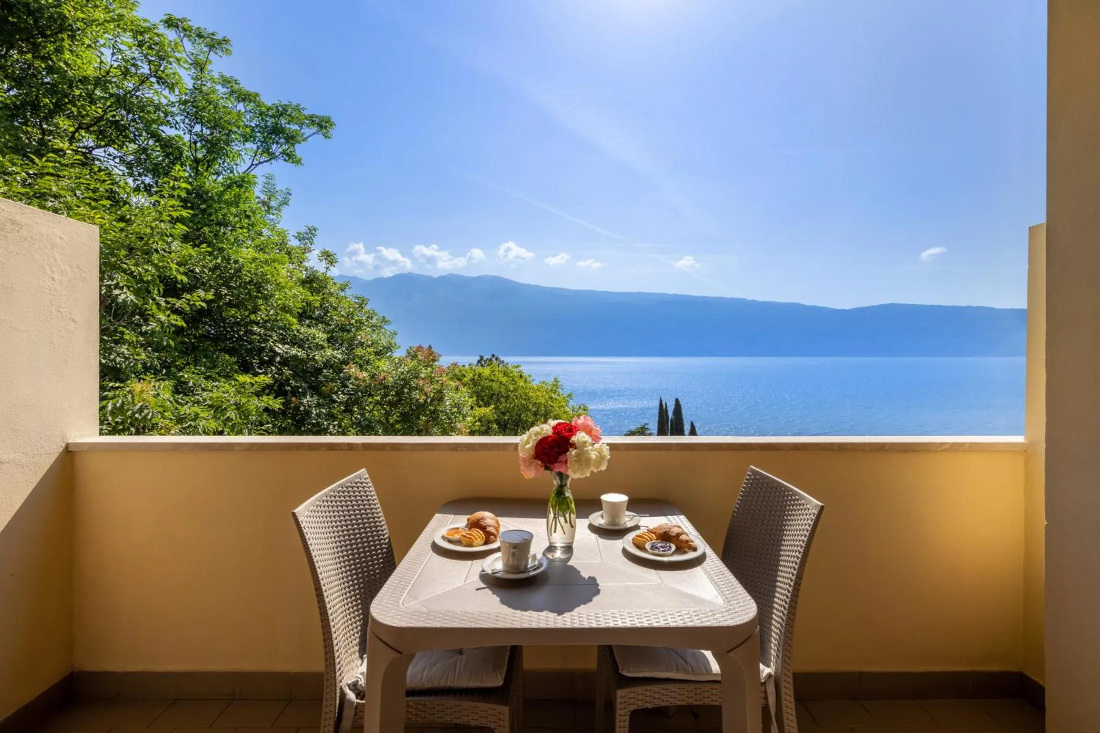 Natural landscape in Hotel Meandro - Lake View