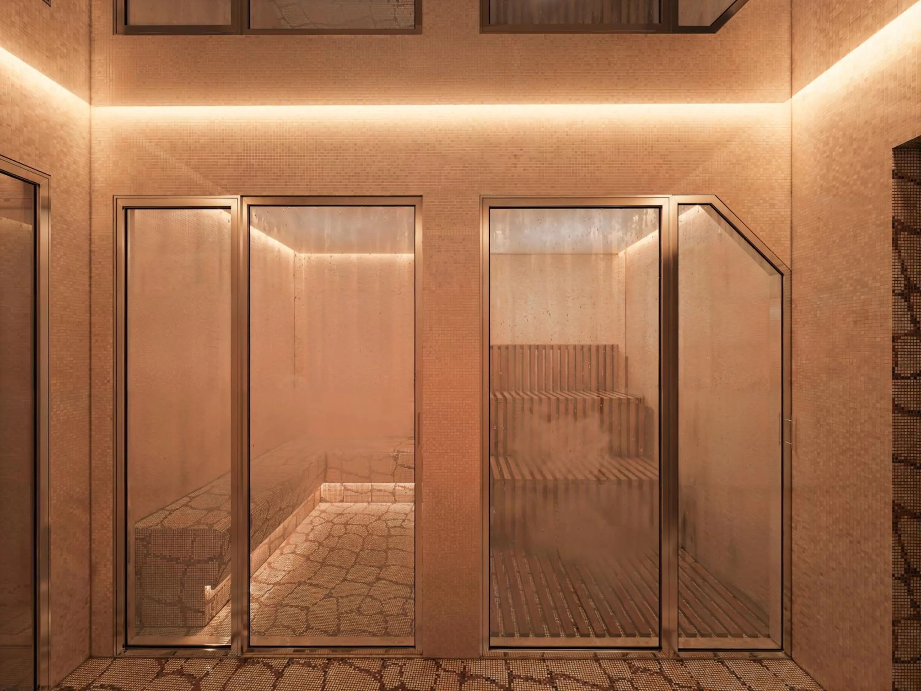 Swimming pool in Grand Tonic hôtel & SPA Paris