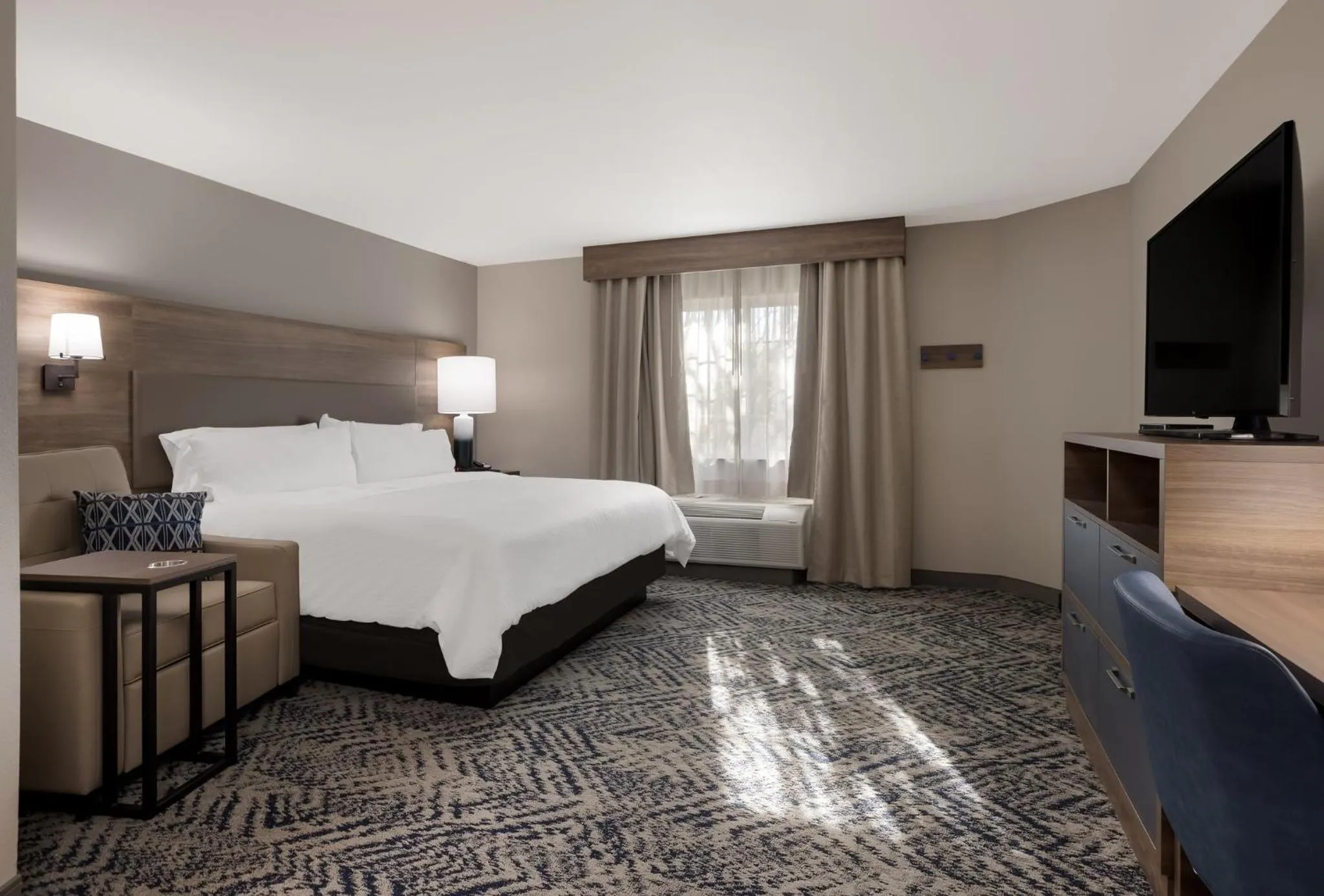 Photo of the whole room, Bed in Candlewood Suites Lafayette - River Ranch by IHG