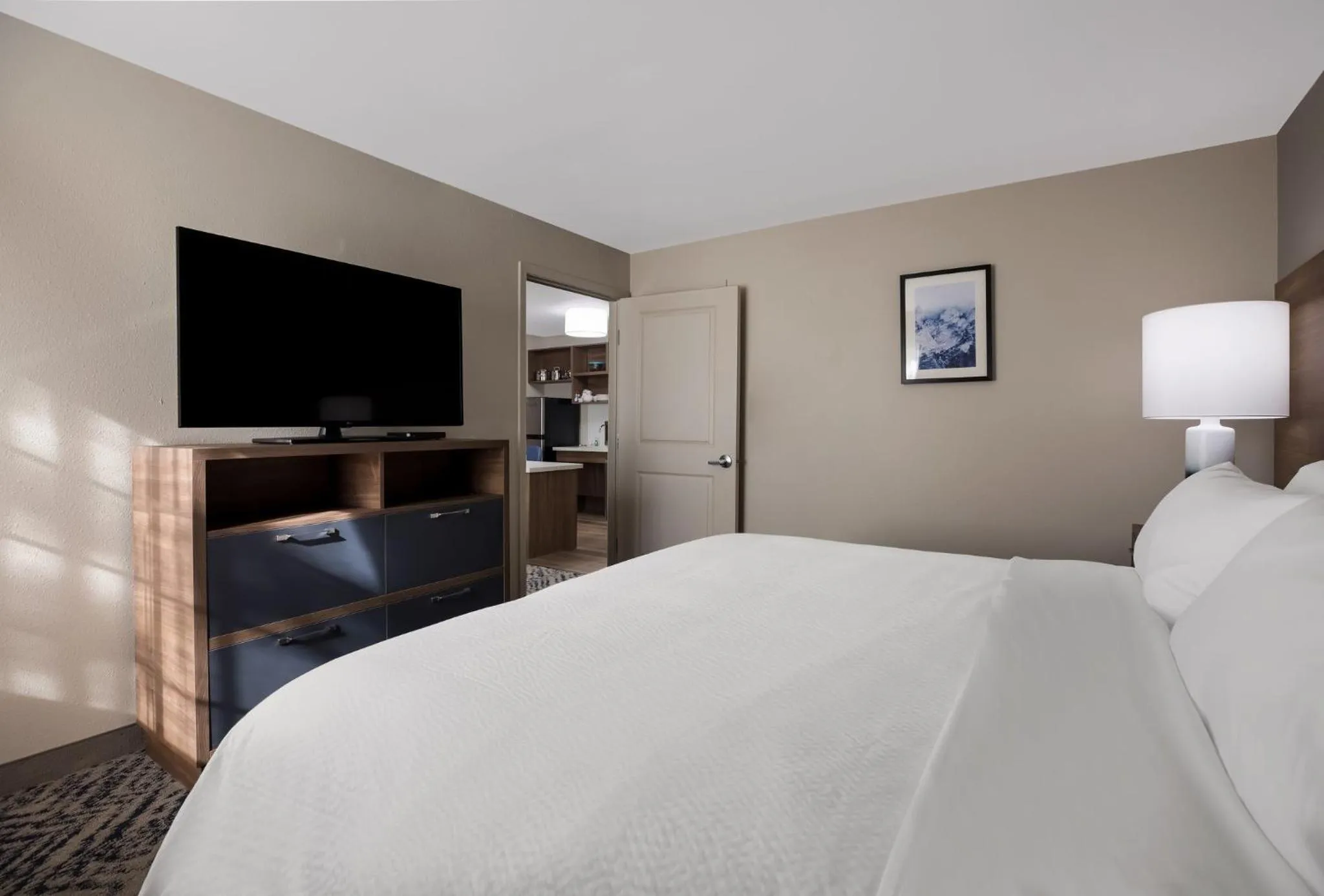 Photo of the whole room, Bed in Candlewood Suites Lafayette - River Ranch by IHG