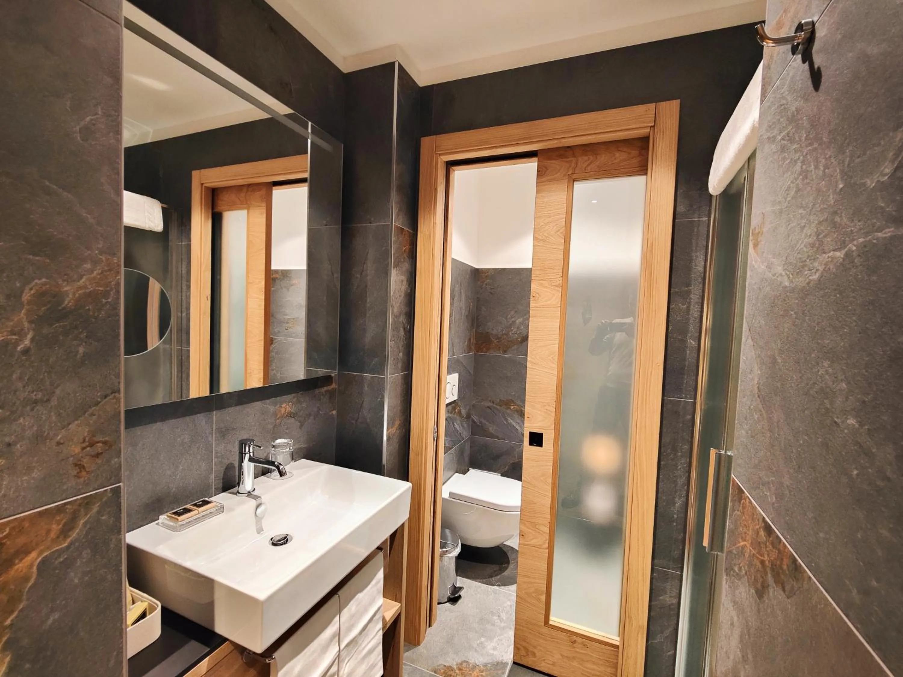 Shower in Hotel Vallée Blanche Courmayeur