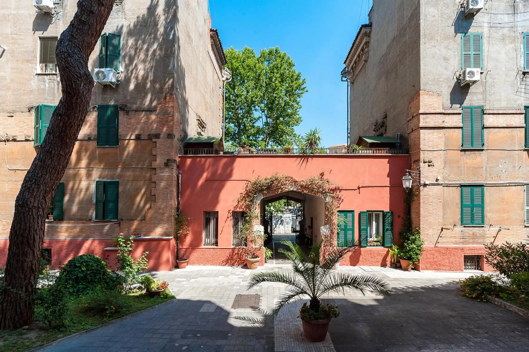 Property building in Guesthouse Pop