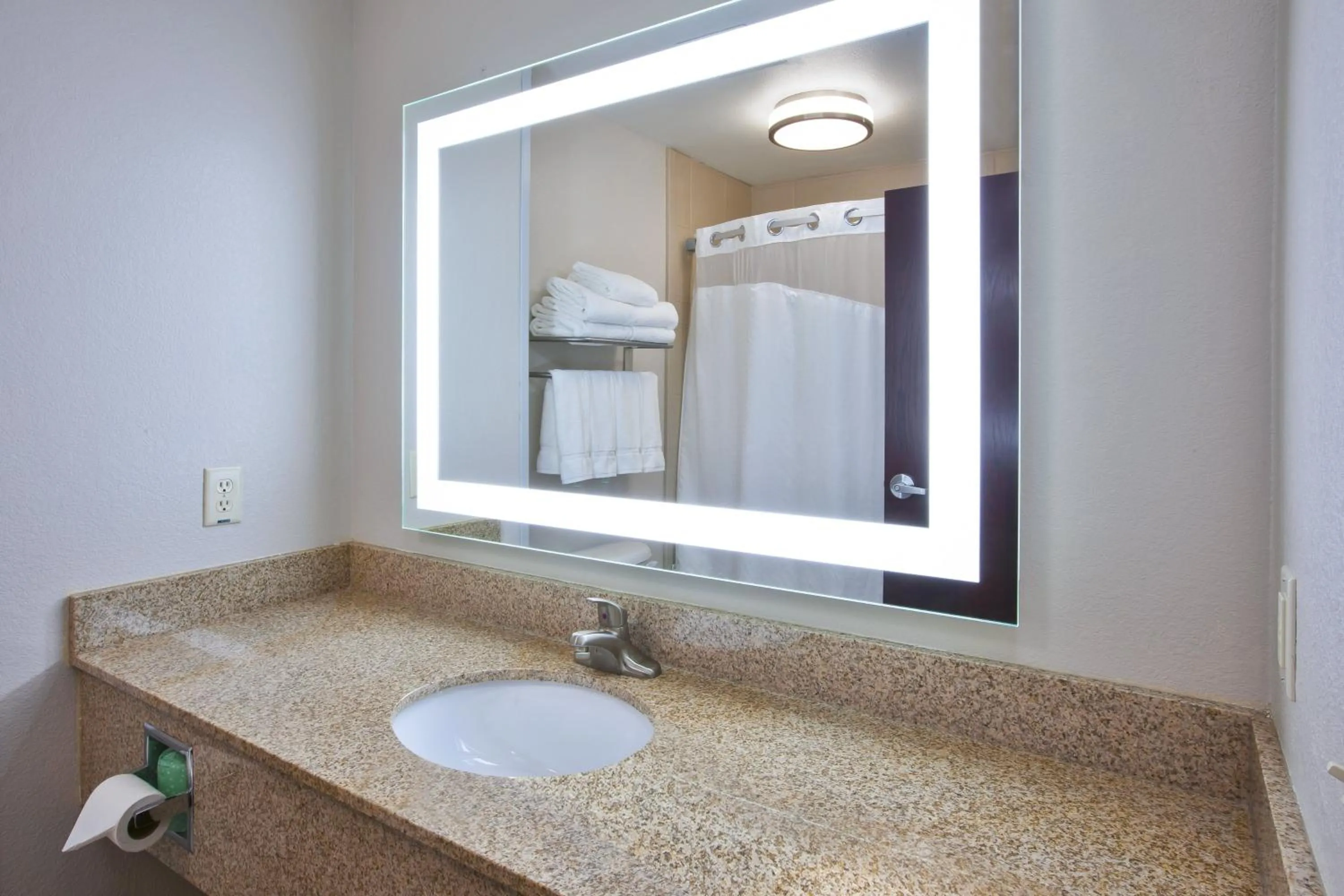 Photo of the whole room in Holiday Inn Express Niles by IHG